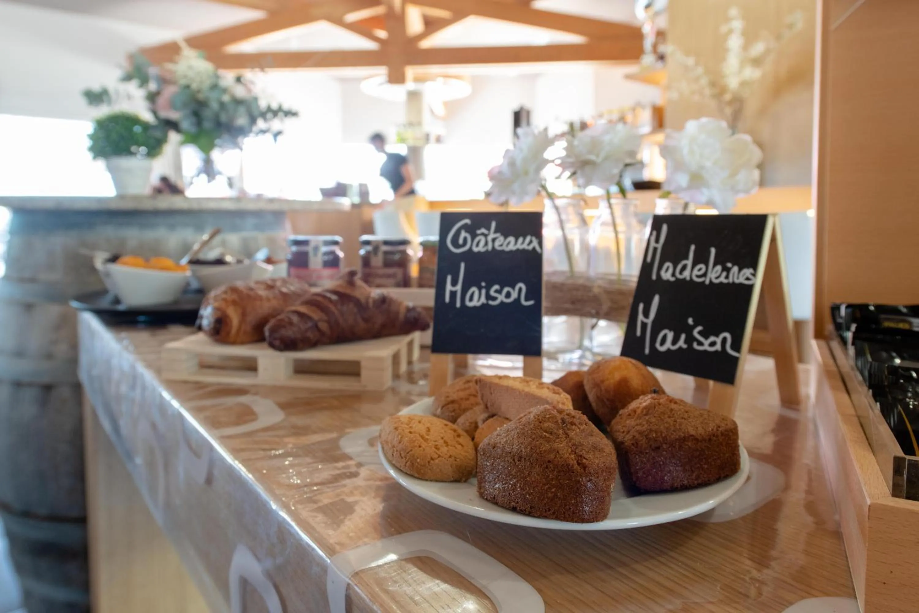 Buffet breakfast in Résidence & Hotel U Livanti ECOLABEL