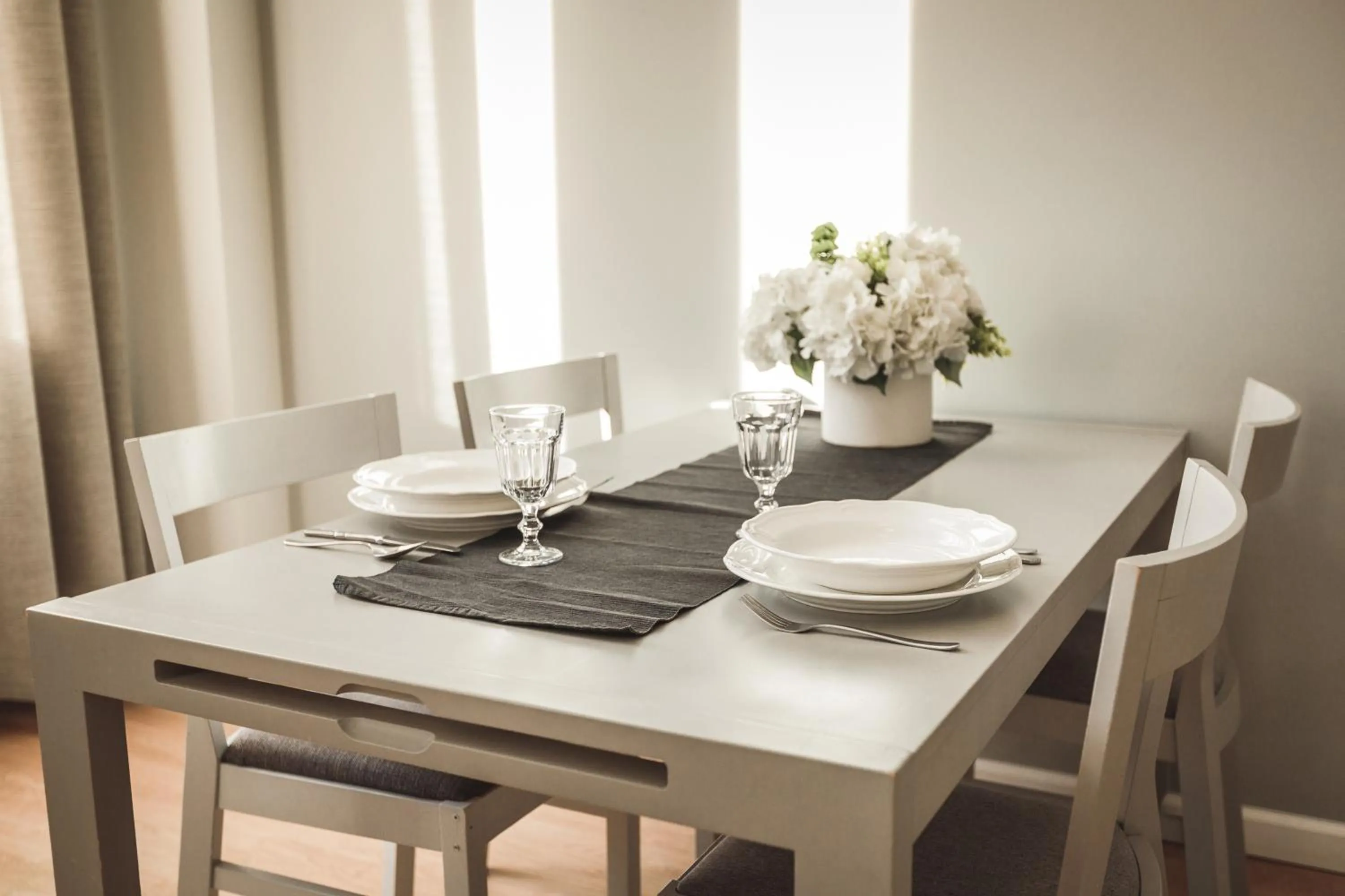 Dining area in Bearsleys Downtown Apartments