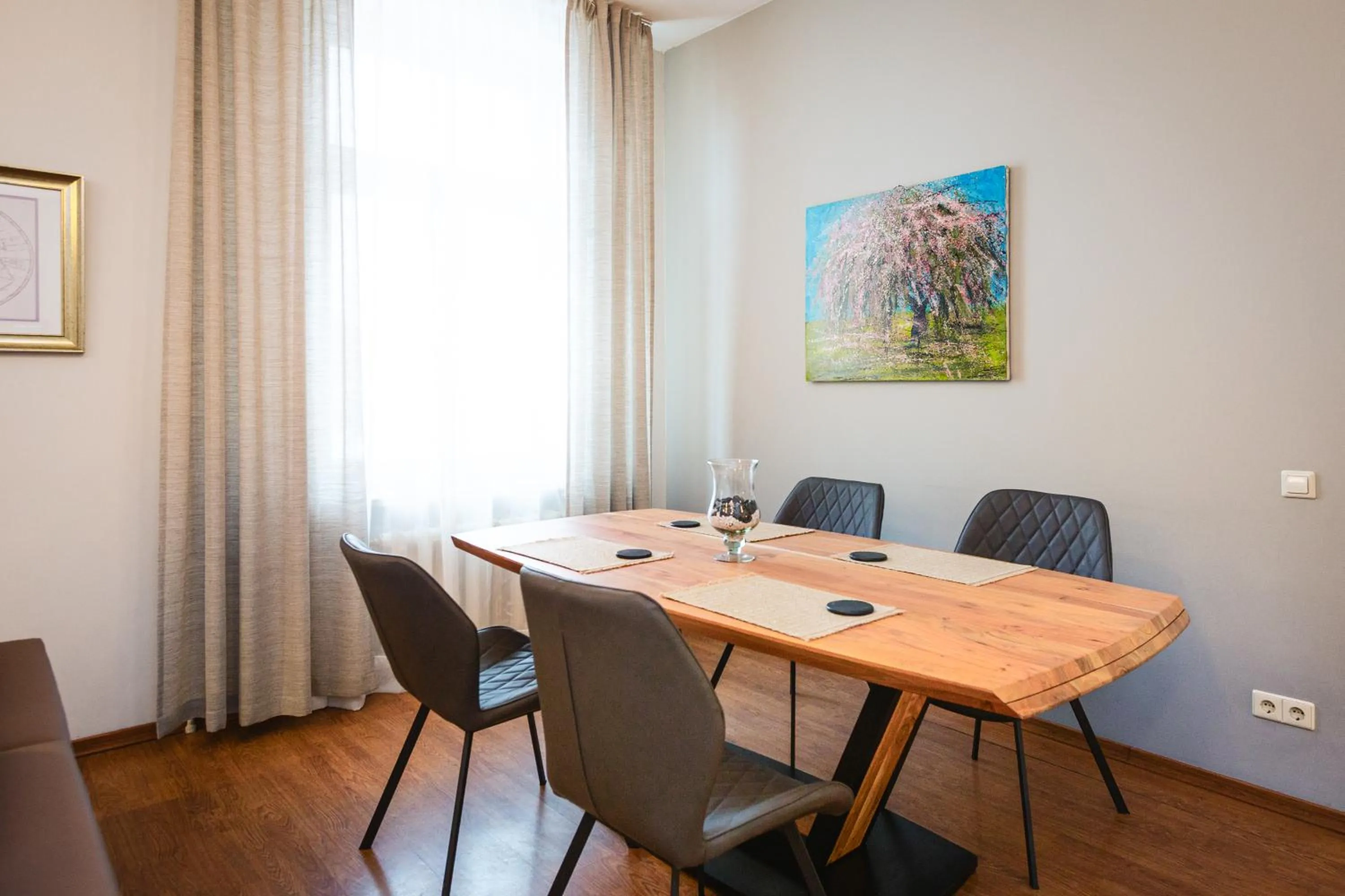 Dining area in Bearsleys Downtown Apartments