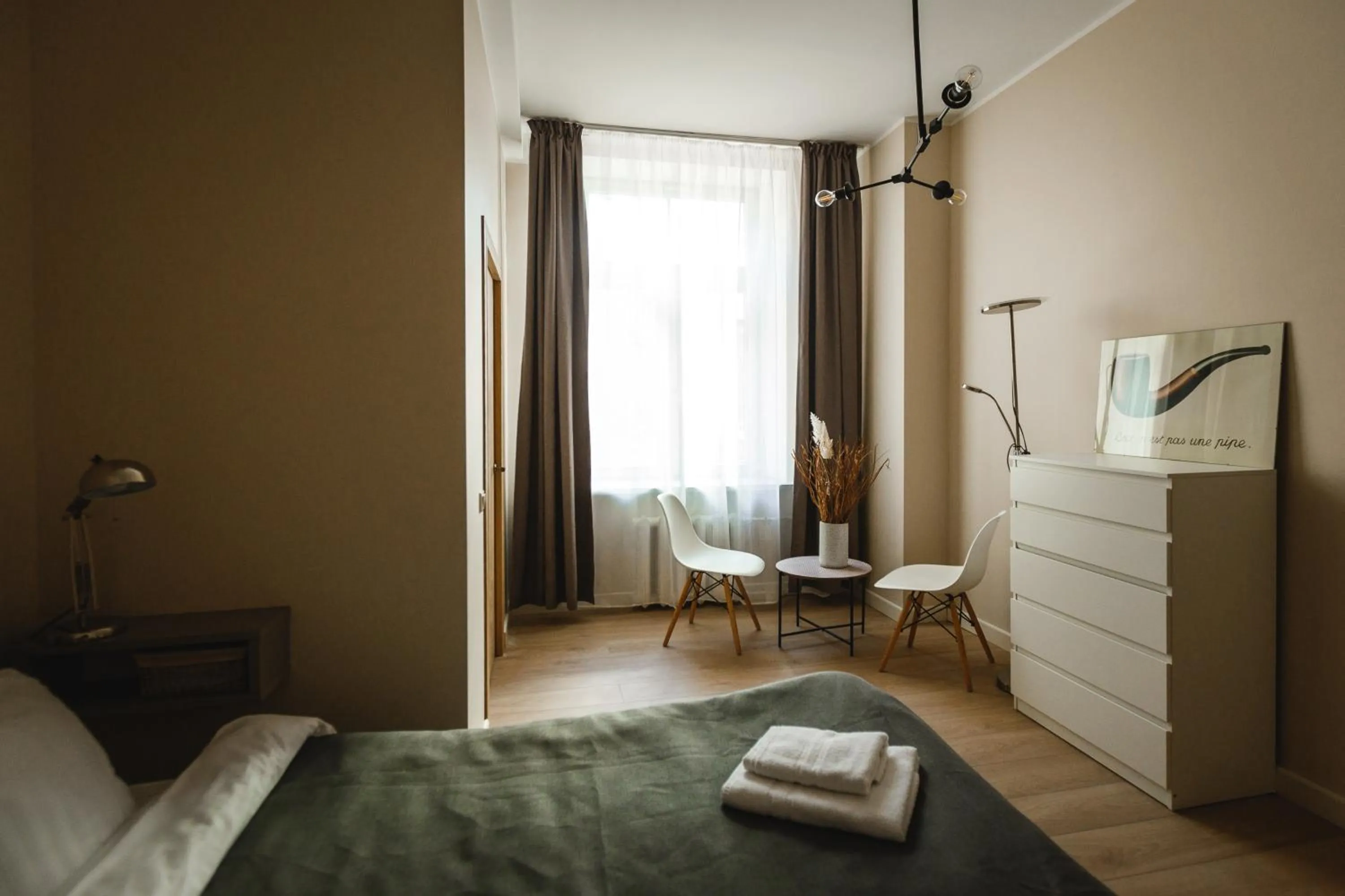 Bedroom, Bed in Bearsleys Downtown Apartments