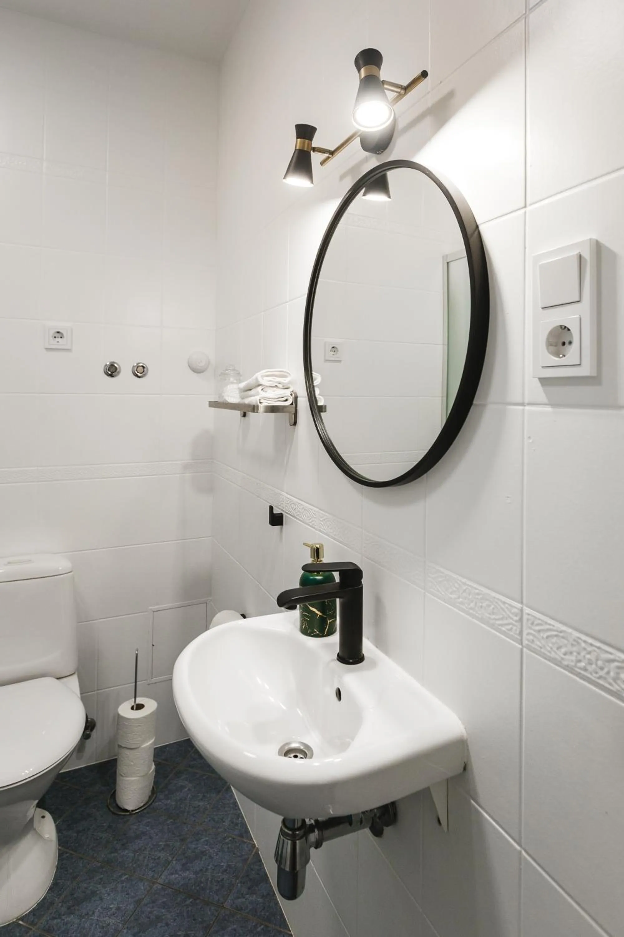 Bathroom in Bearsleys Downtown Apartments