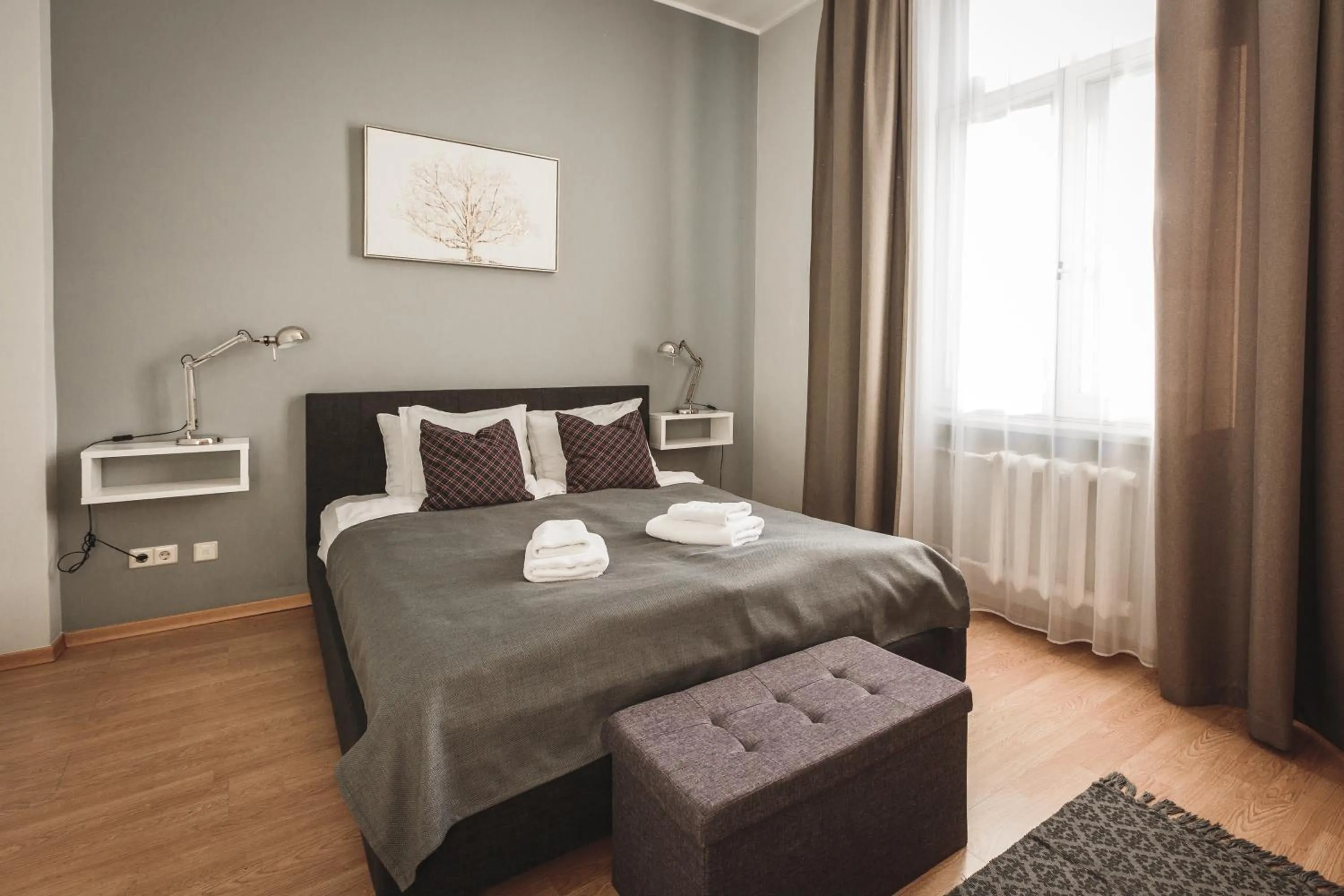 Bedroom, Bed in Bearsleys Downtown Apartments