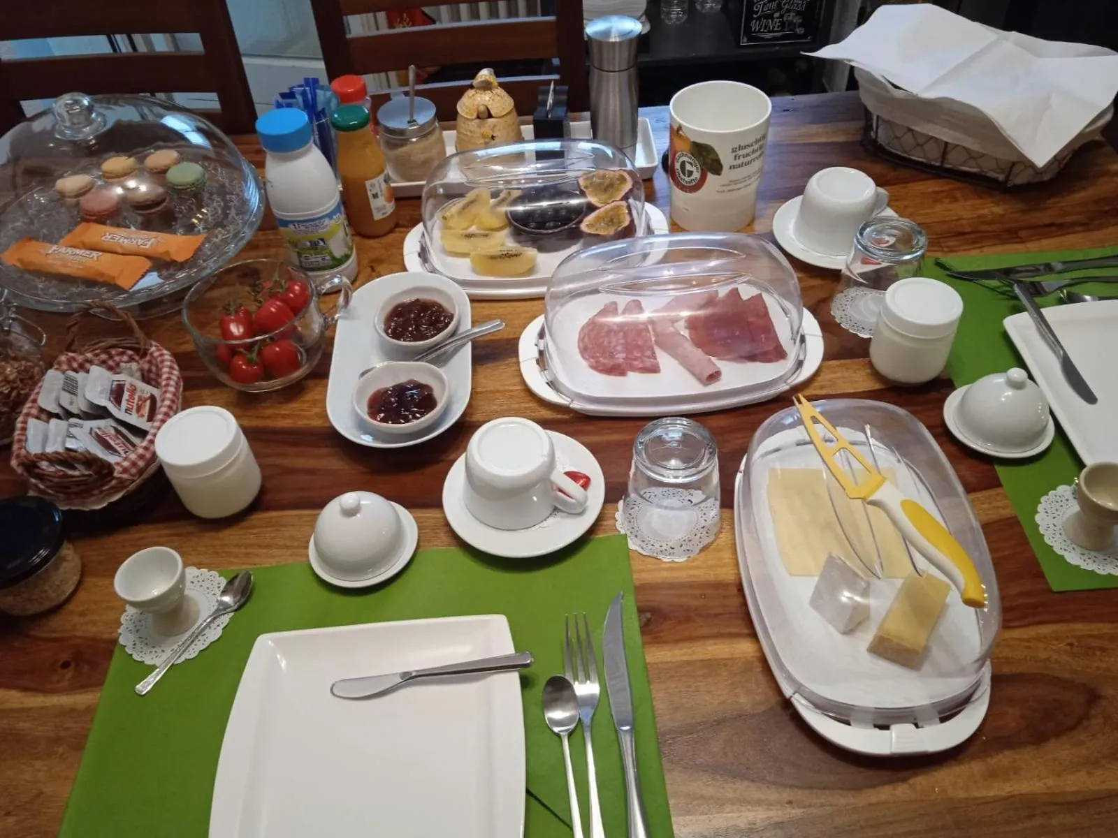 Breakfast in Kiki's B&B