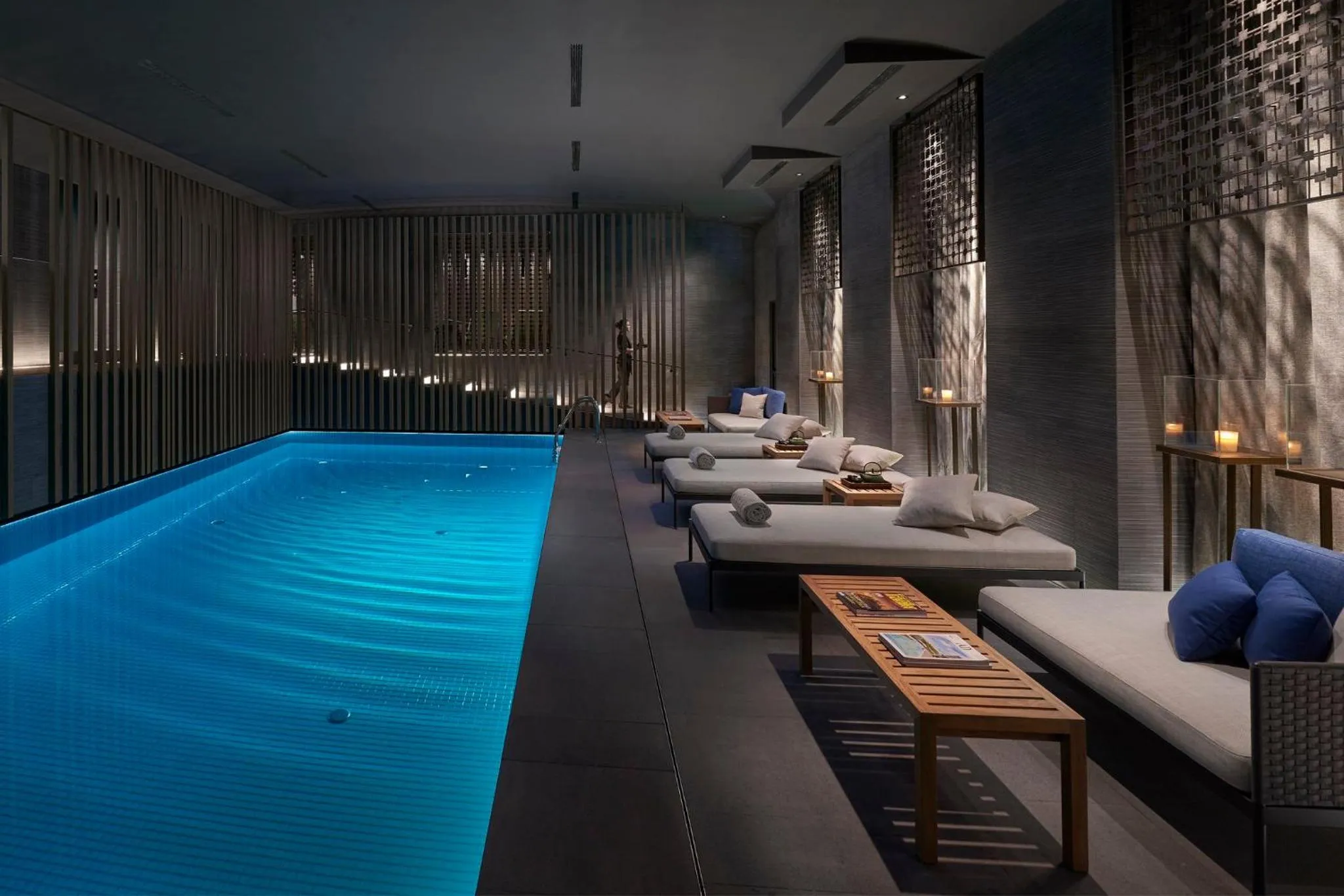 Swimming pool in Mandarin Oriental, Milan