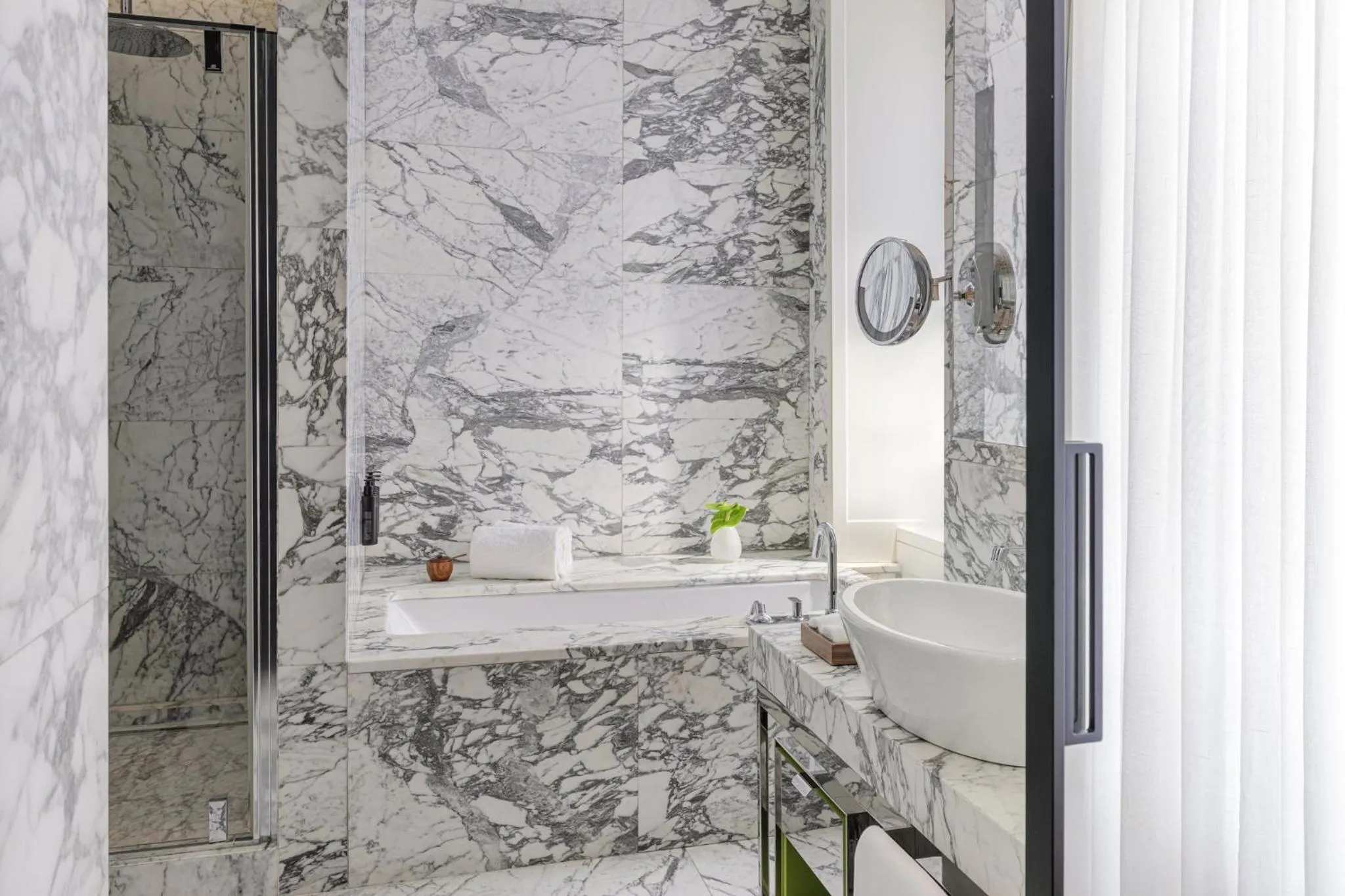 Bathroom in Mandarin Oriental, Milan