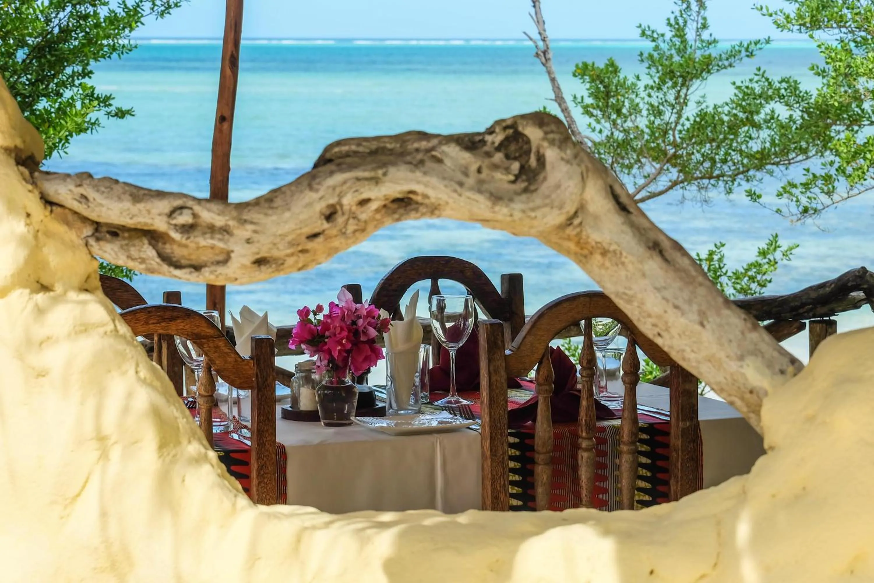 Restaurant/places to eat in Seasons Lodge Zanzibar