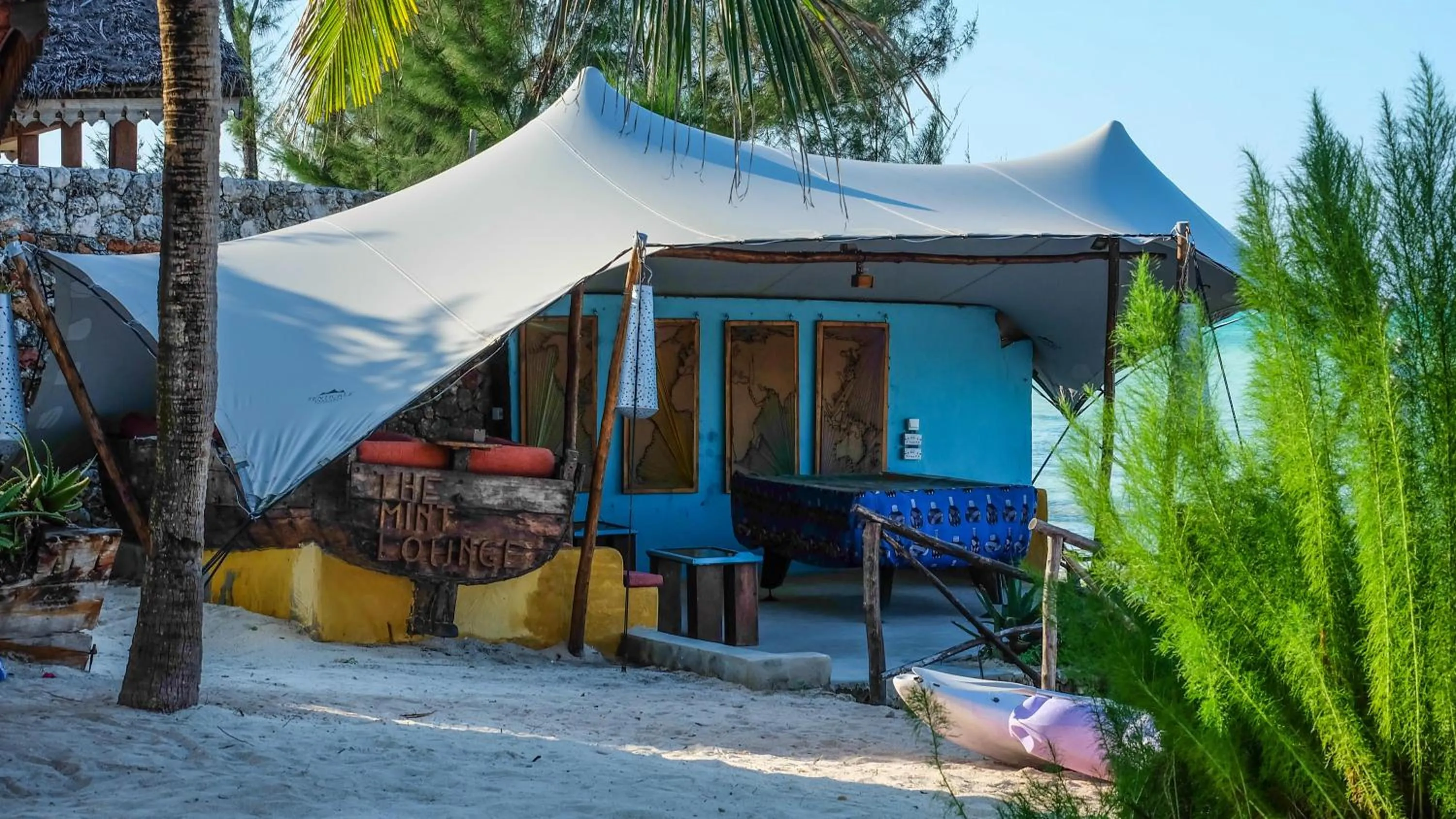 Lounge or bar in Seasons Lodge Zanzibar