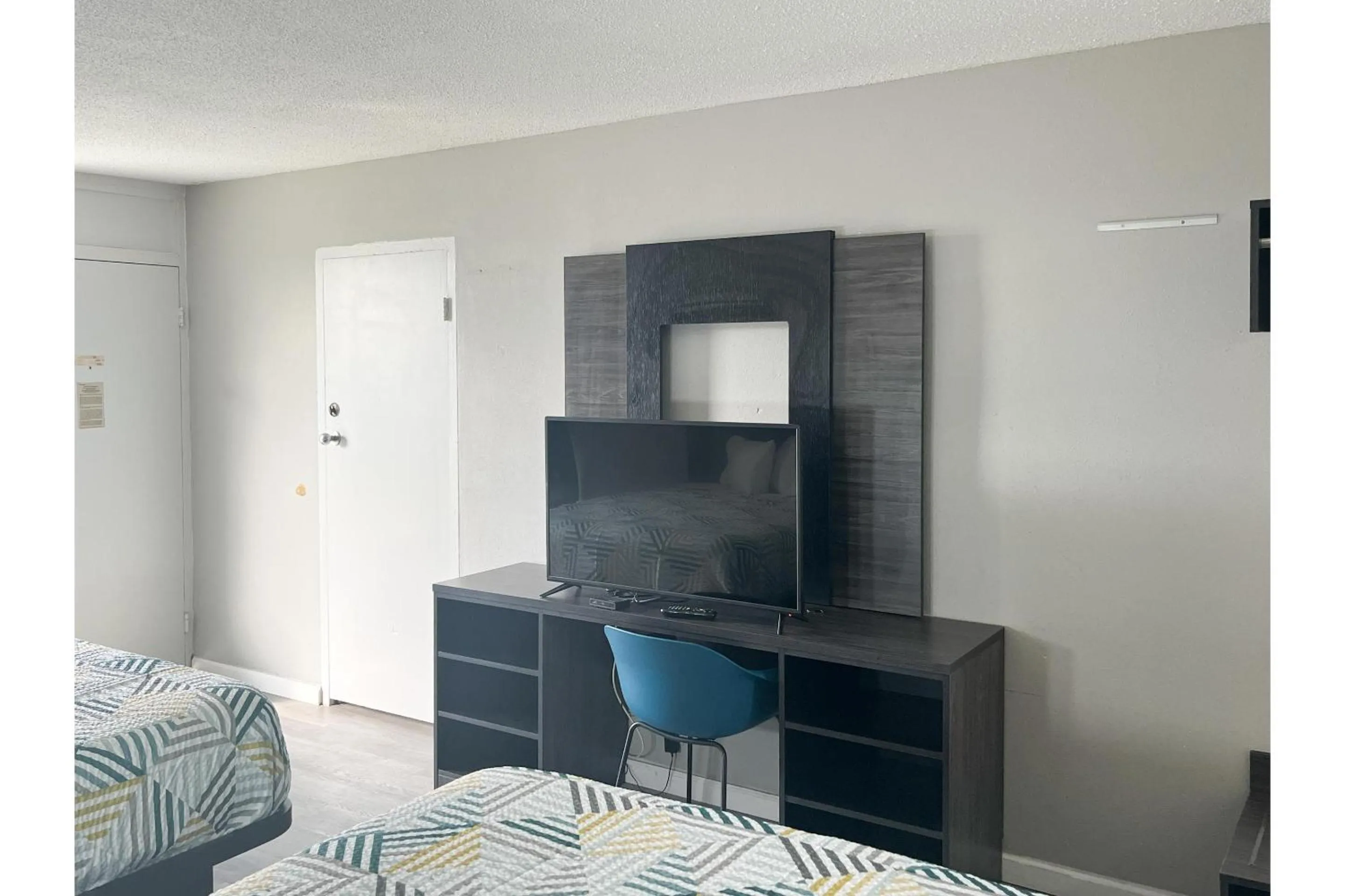 View (from property/room), Bed in Motel 6 Lugoff, SC