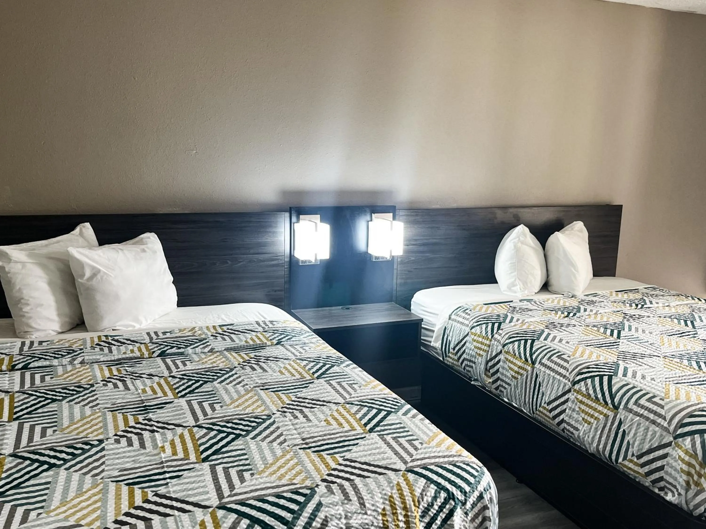 Photo of the whole room, Bed in Motel 6 Lugoff, SC