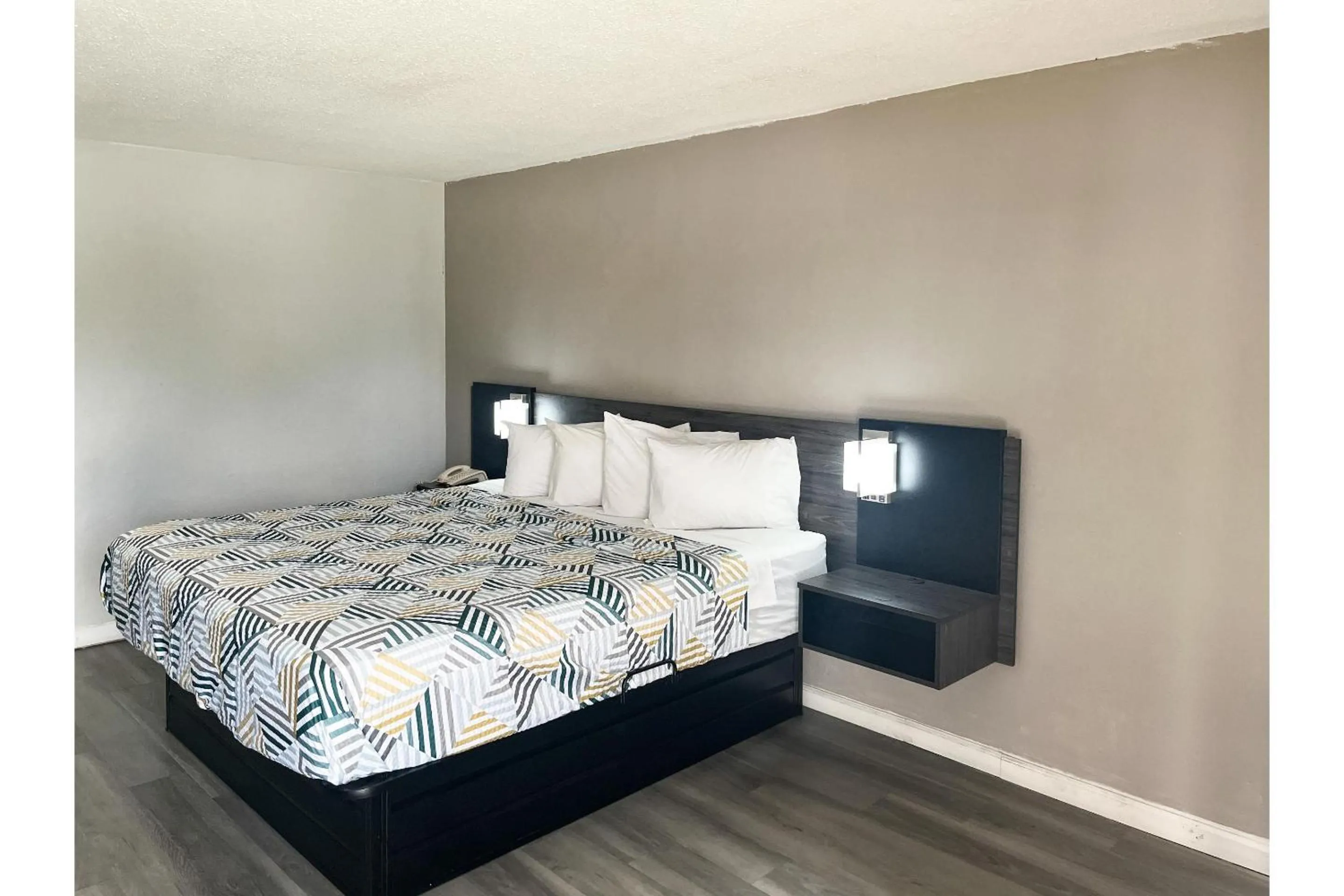 Bedroom, Bed in Motel 6 Lugoff, SC