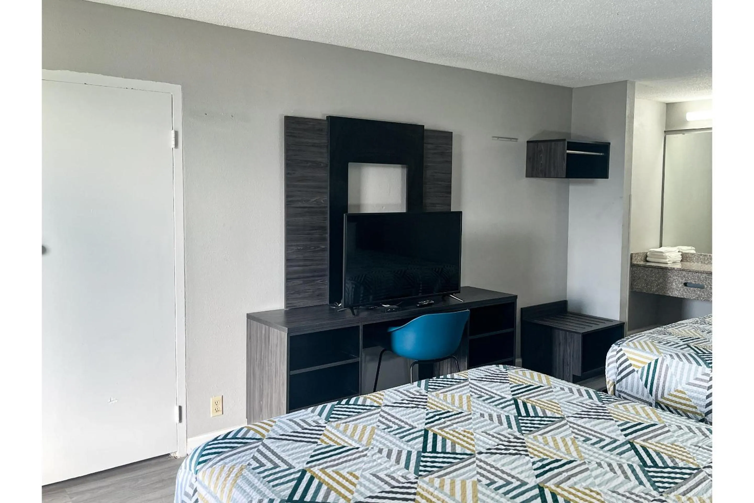 View (from property/room), Bed in Motel 6 Lugoff, SC