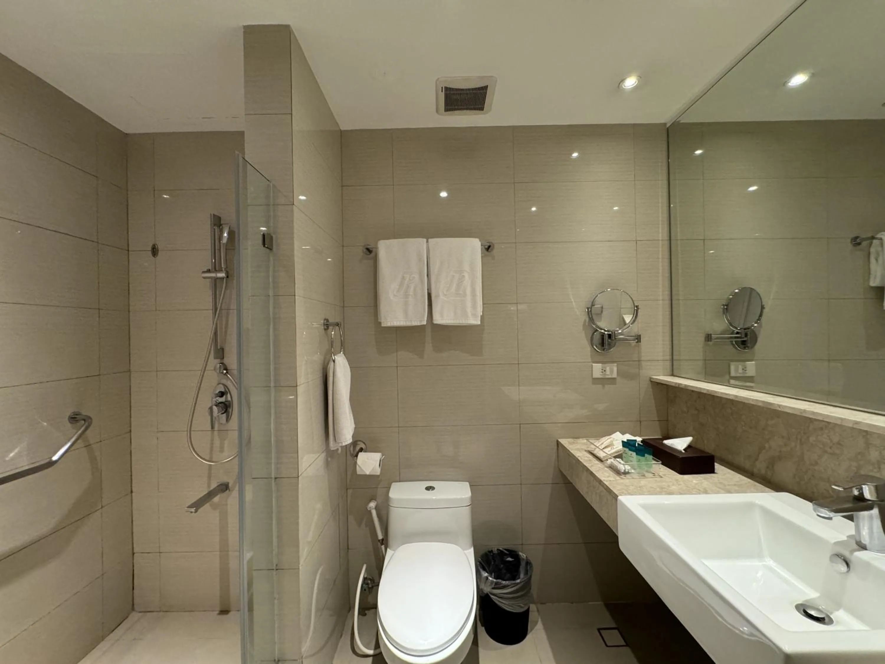 Shower in Jinjiang Inn - Ortigas