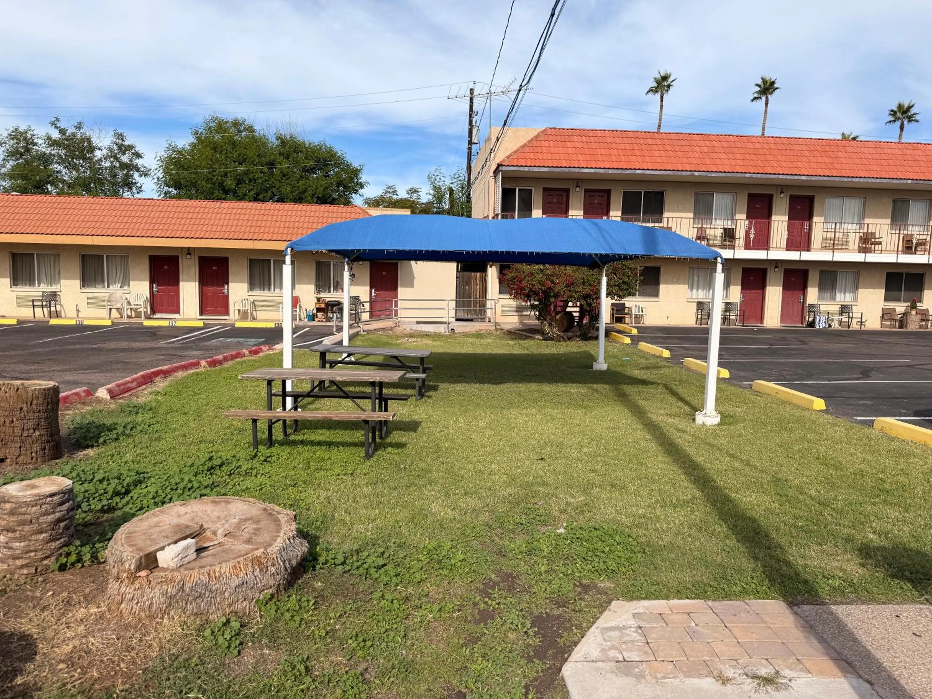 Parking in Del Rio Hotel O near Mesa Downtown