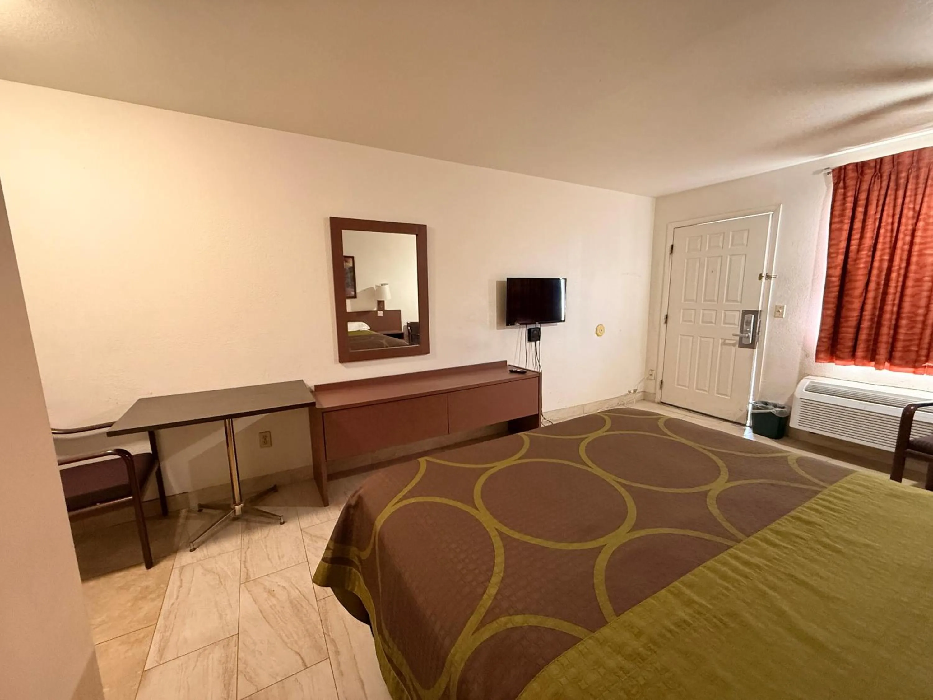 Bedroom, Bed in Del Rio Hotel O near Mesa Downtown