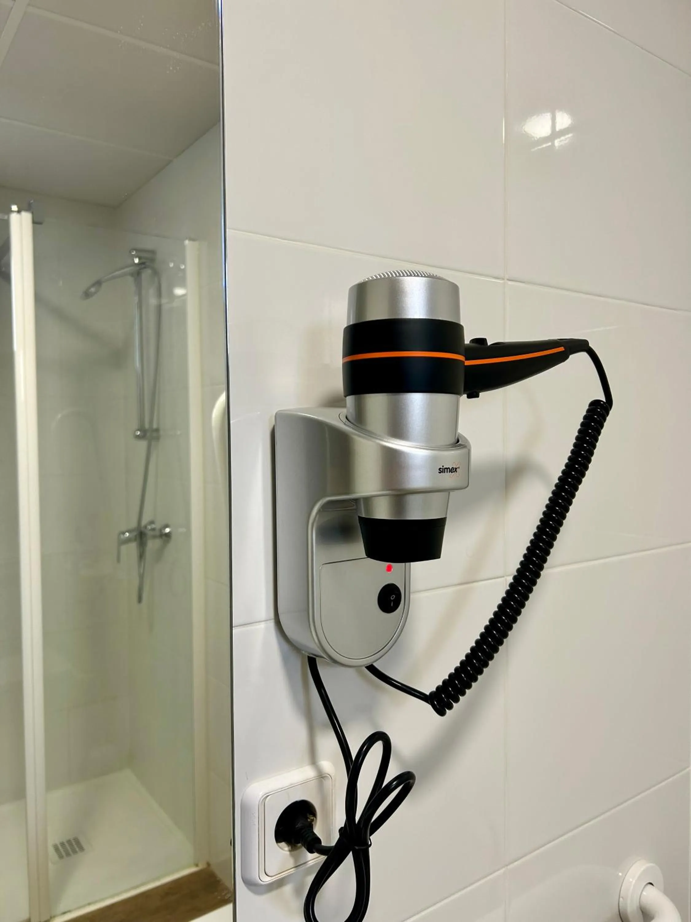 Shower in Pensión La Orozca Benidorm