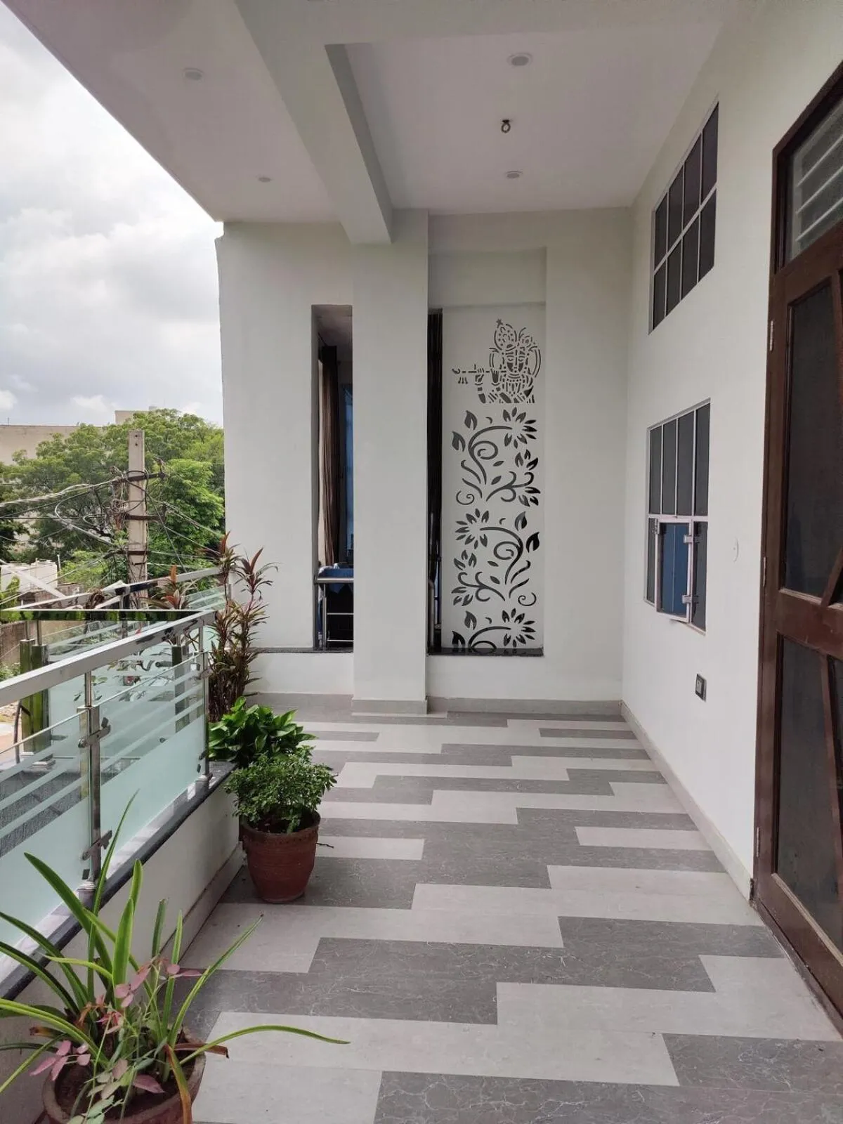 Luxurious & Elegant 1BHK Retreat