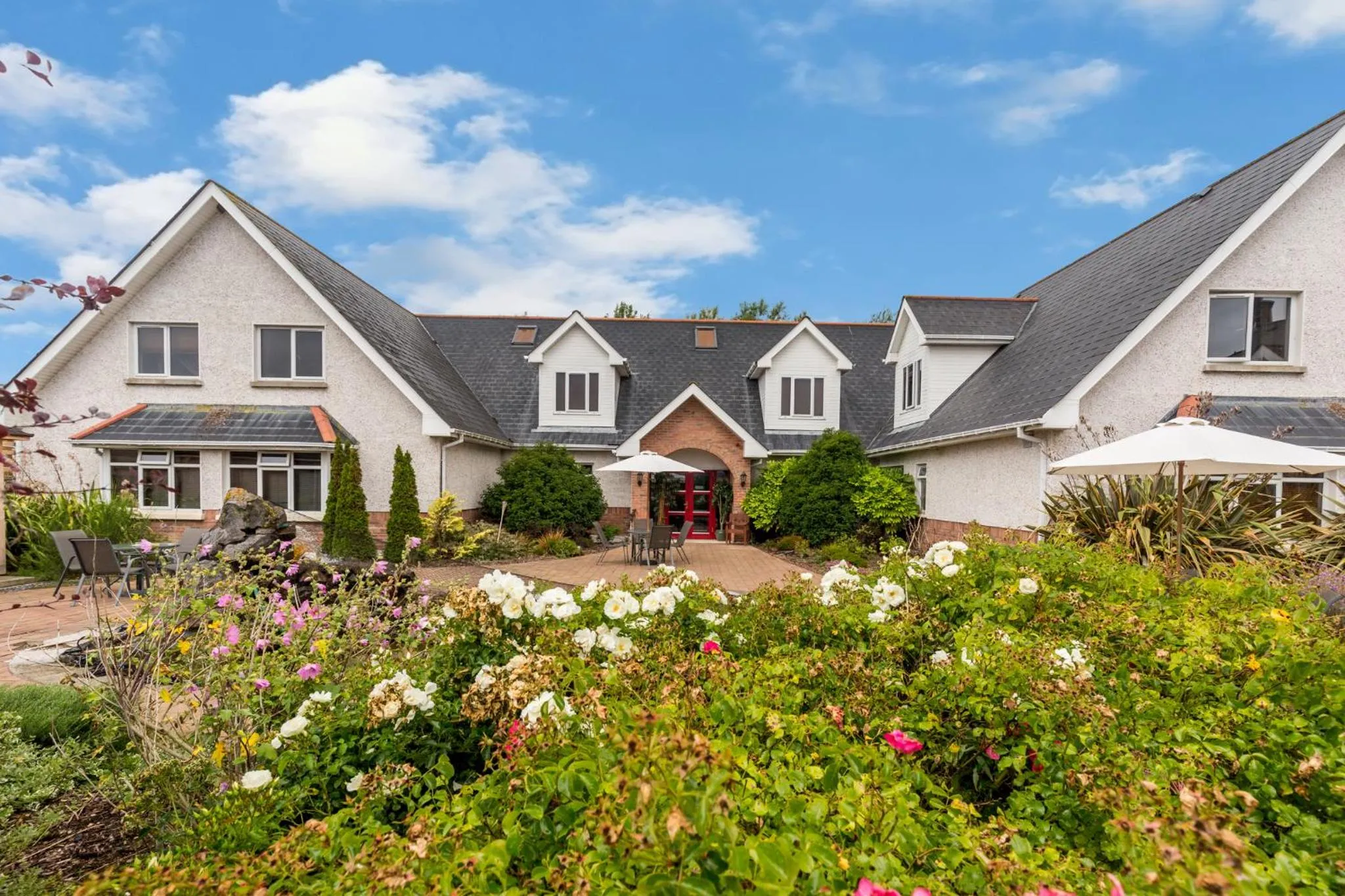 Property Building in Airport View Hotel and Secret Spa