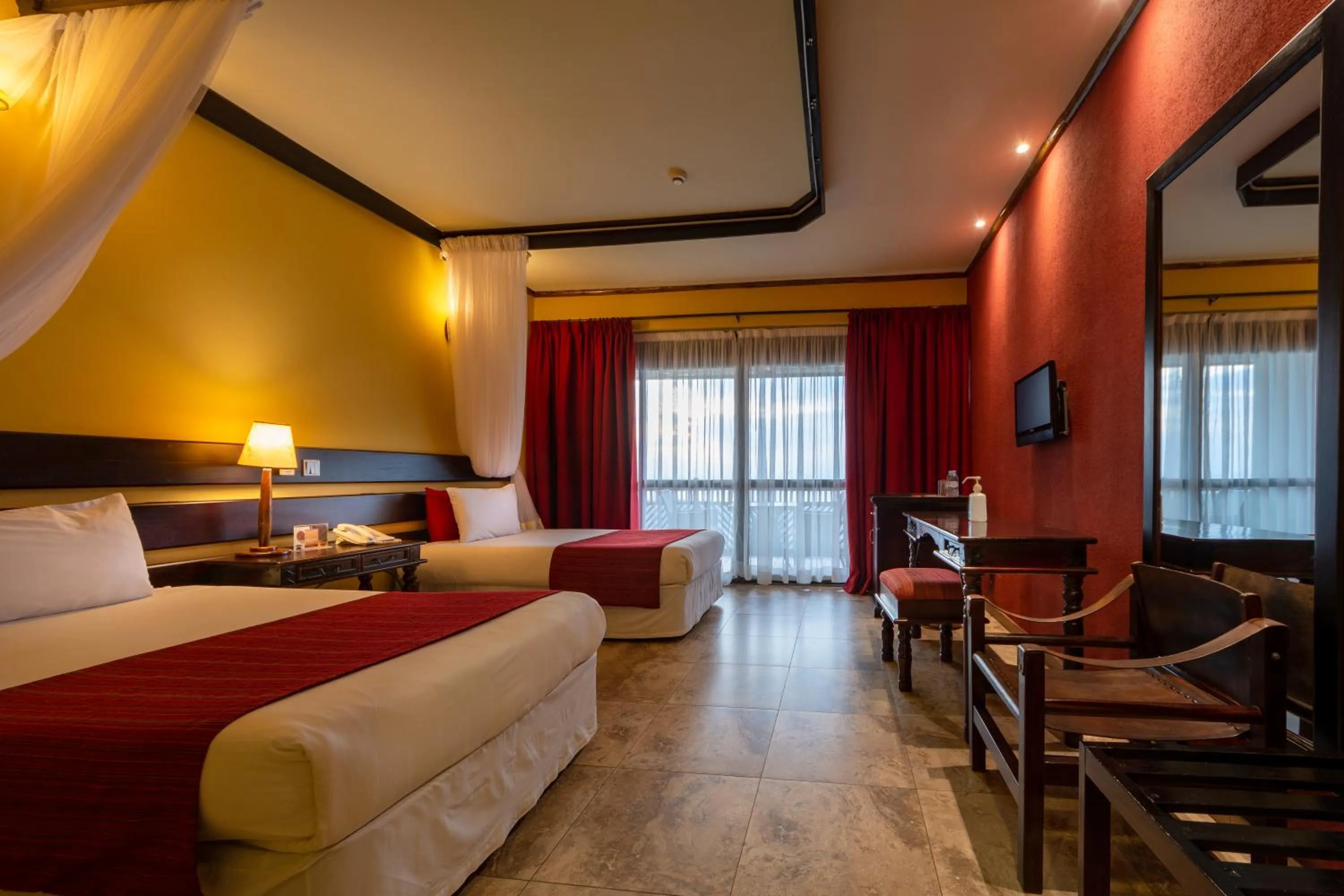 Photo of the whole room, Bed in Cassia Lodge