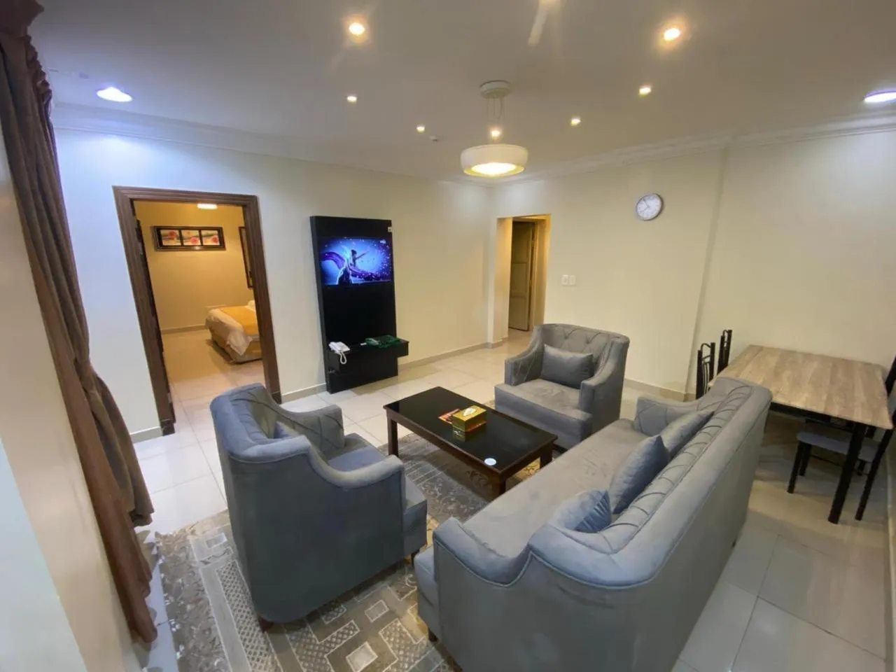 Deluxe King Suite in Hona Al Holm Furnished Units