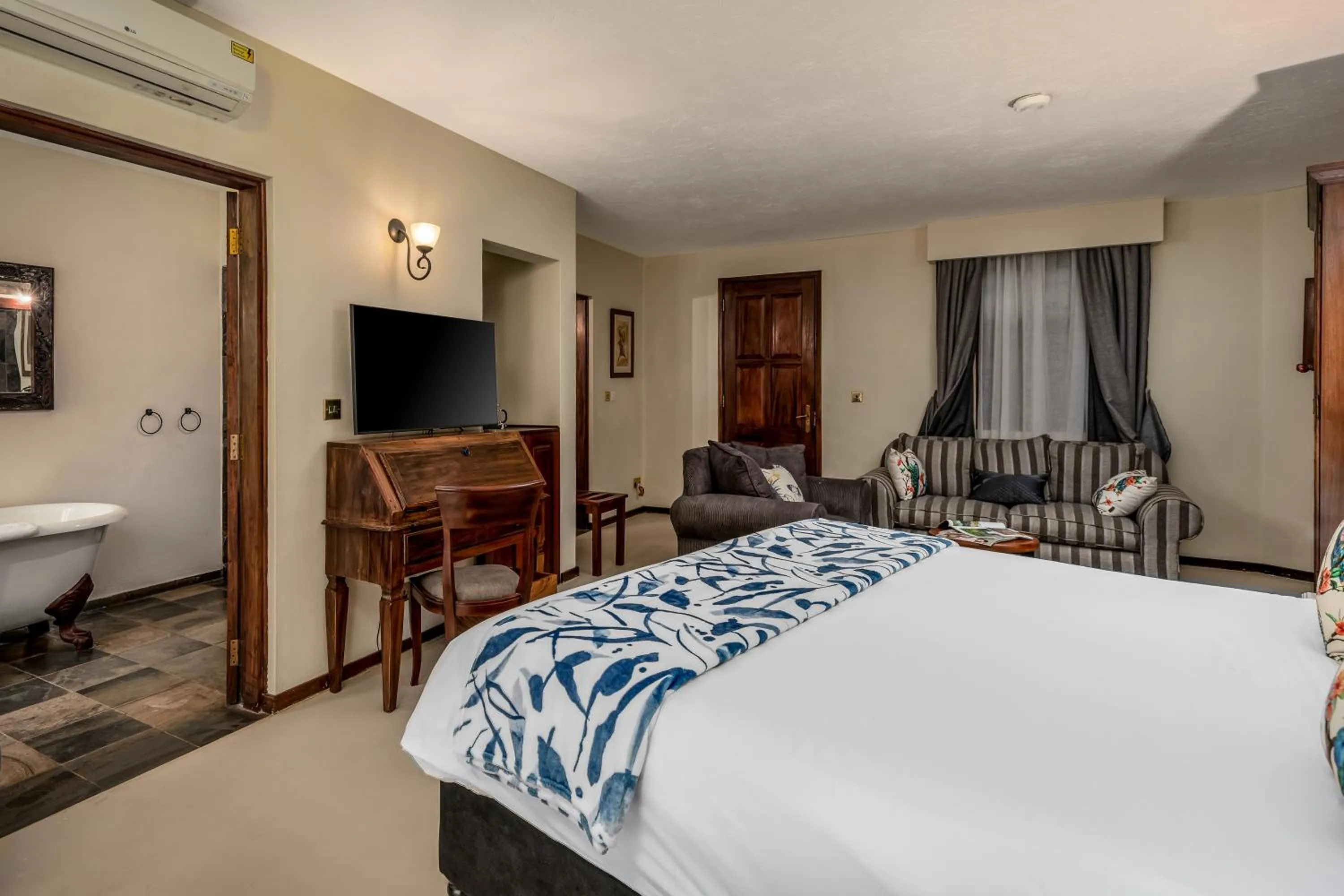 Bed in The Emin Pasha Hotel & Spa Kampala