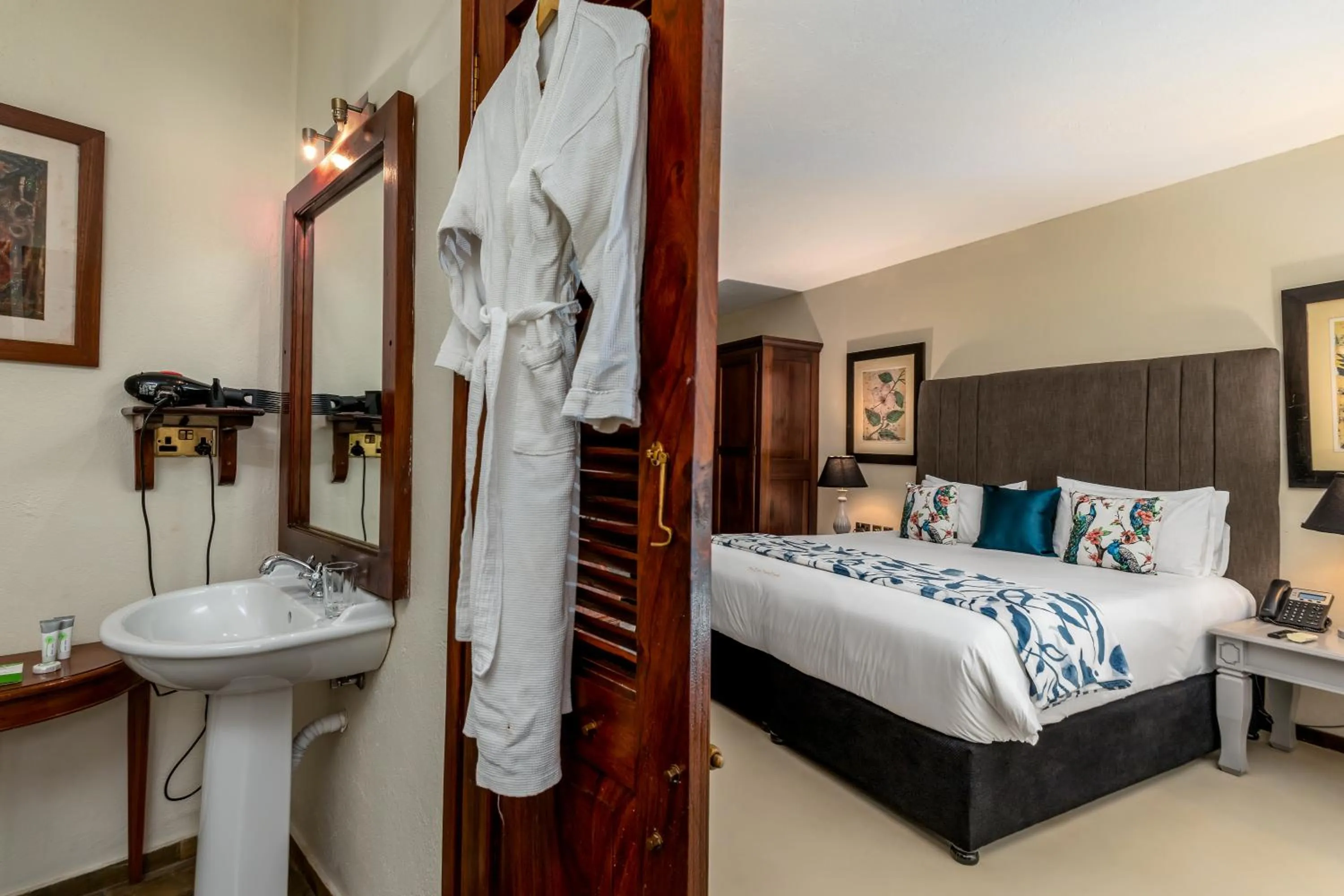 Bathroom in The Emin Pasha Hotel & Spa Kampala