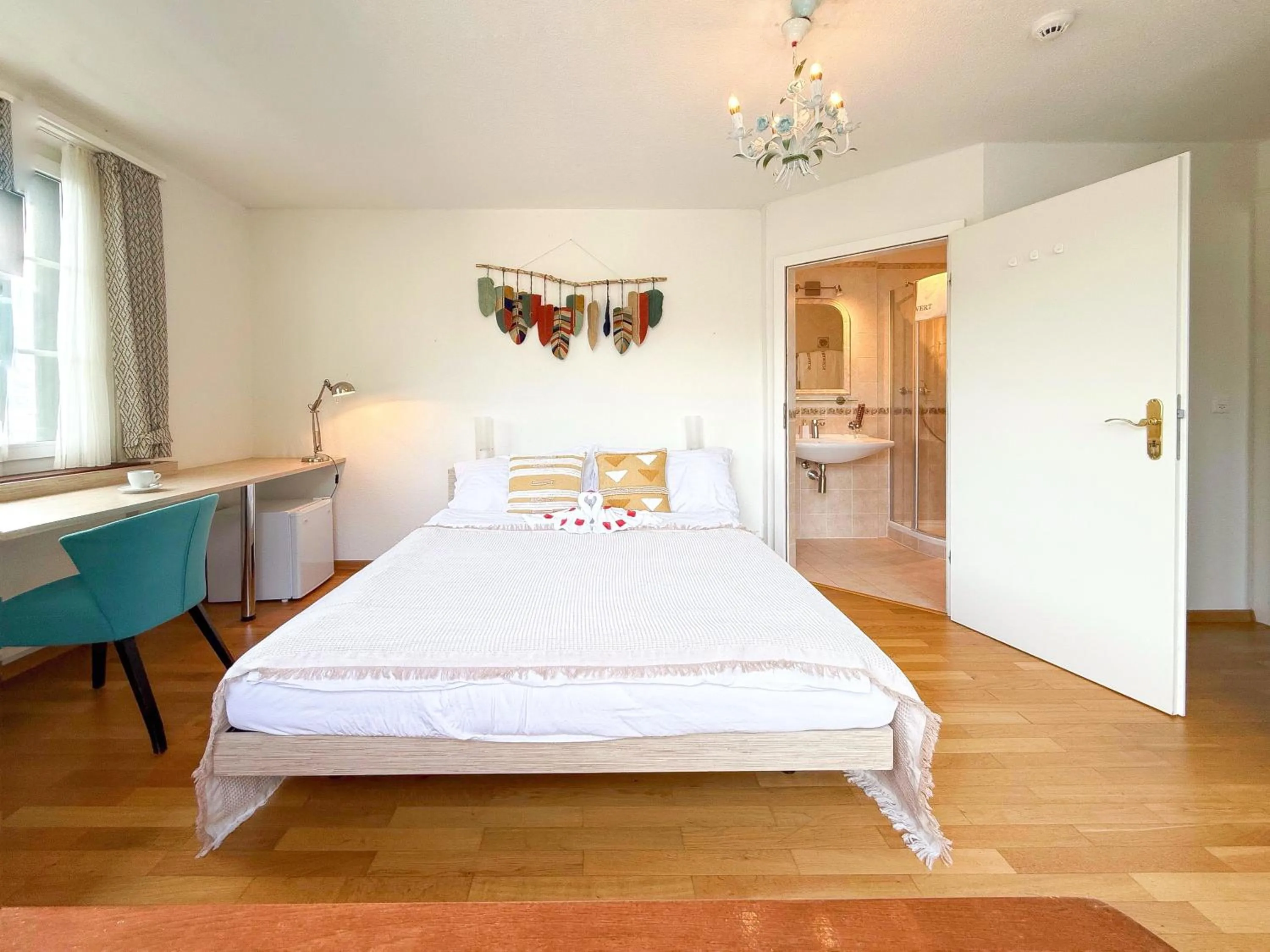 Photo of the whole room, Bed in Seehotel Schwert