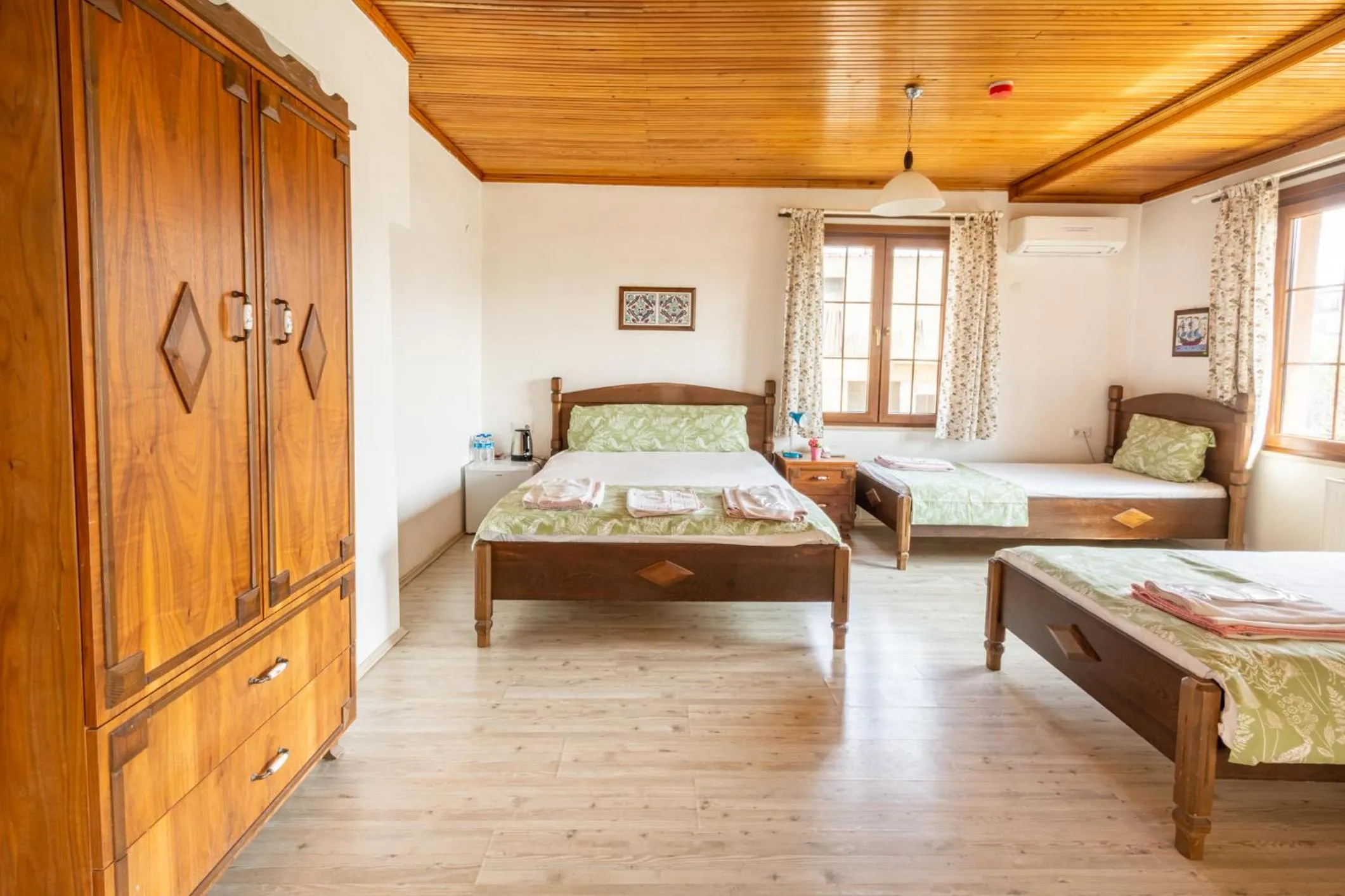 Bedroom, Bed in İznik Seyir Otel