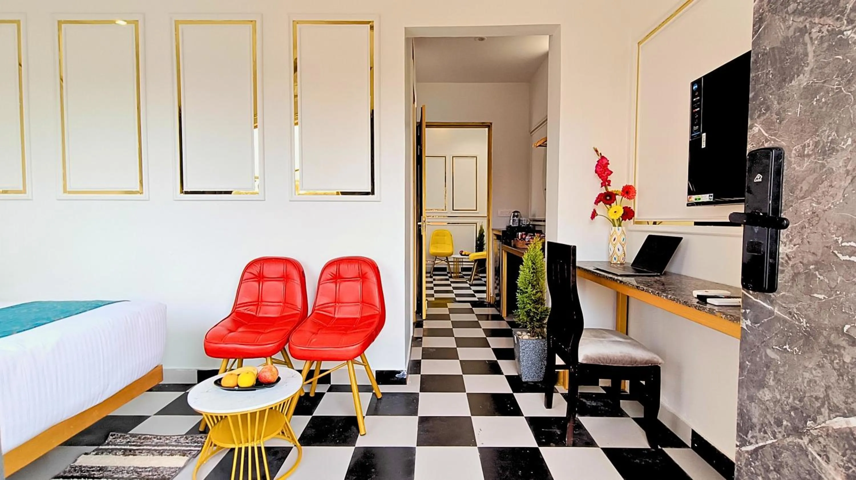 Communal lounge/ TV room in Asapin Vanymahal
