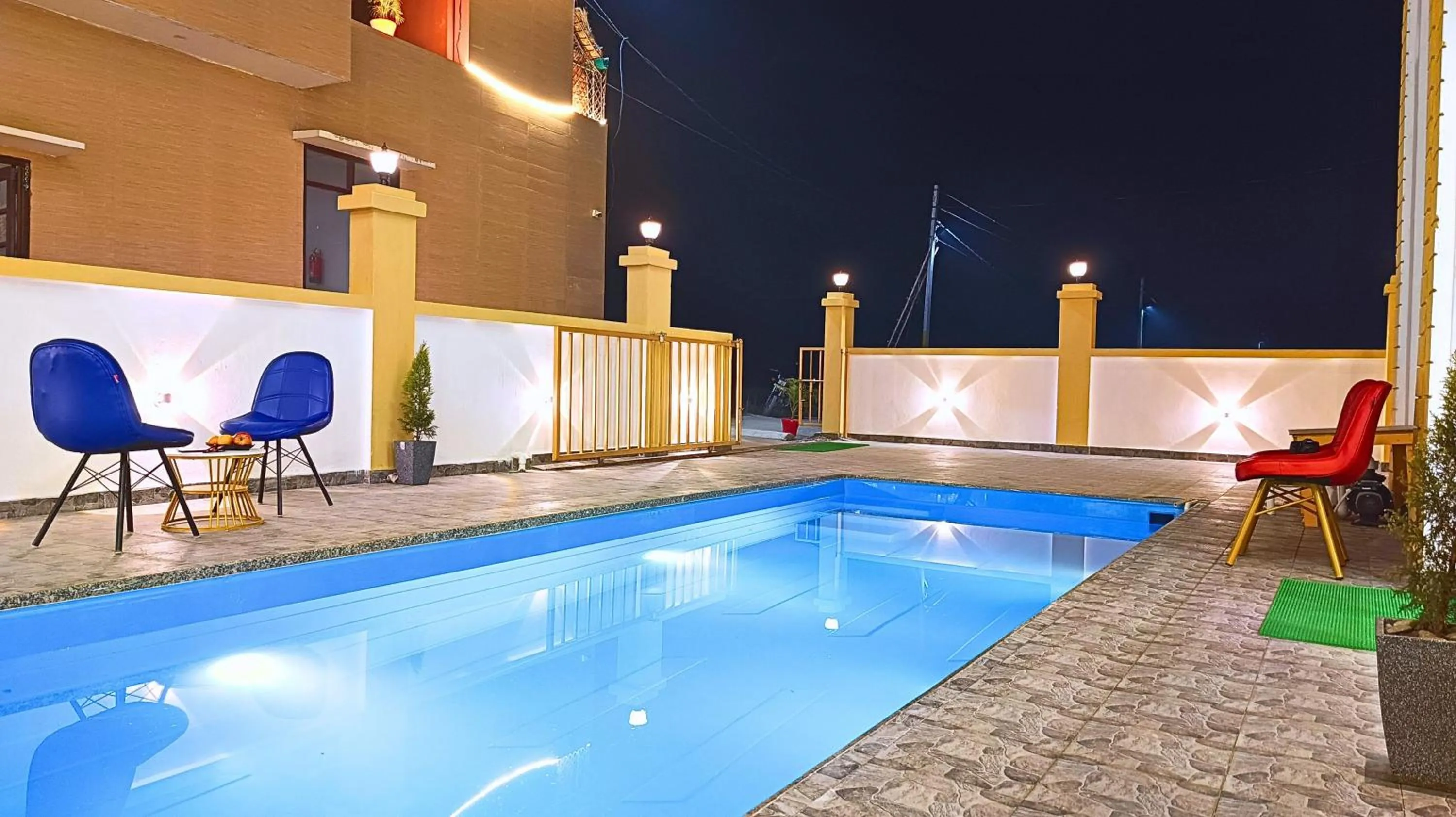 Swimming pool in Asapin Vanymahal