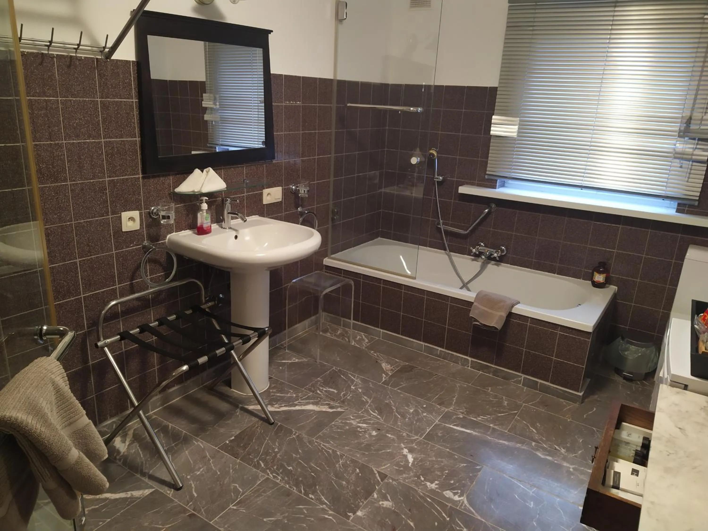 Budget Twin Room - single occupancy in Hotel Golden Dragon
