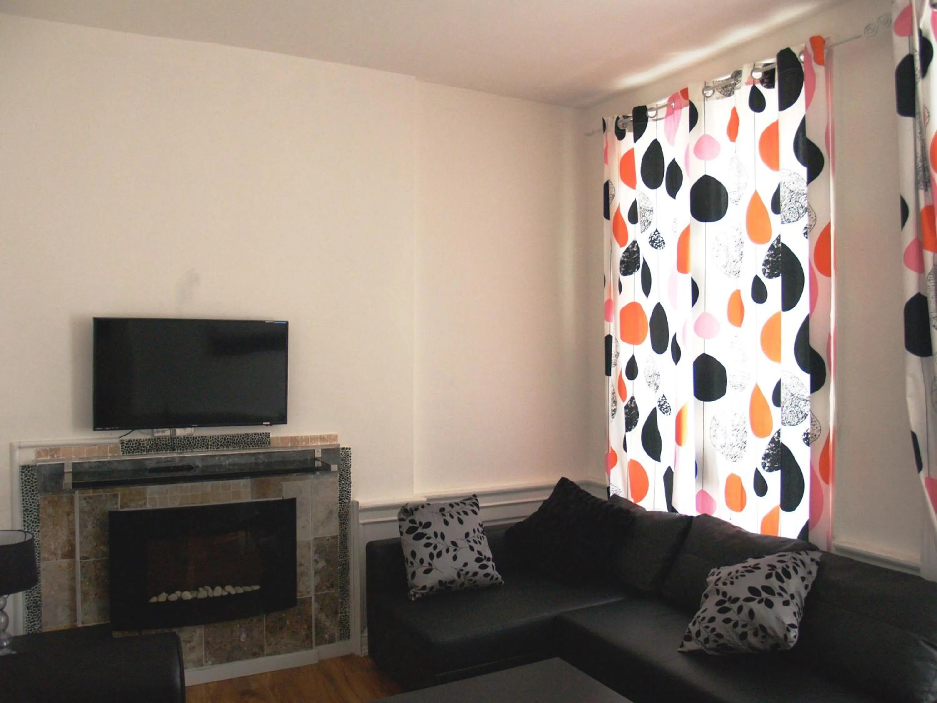 Living room in Niddry Street Apartments Edinburgh