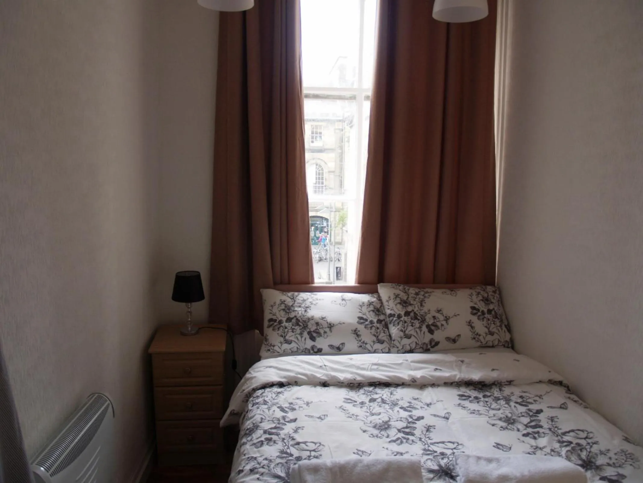 Bedroom, Bed in Niddry Street Apartments Edinburgh