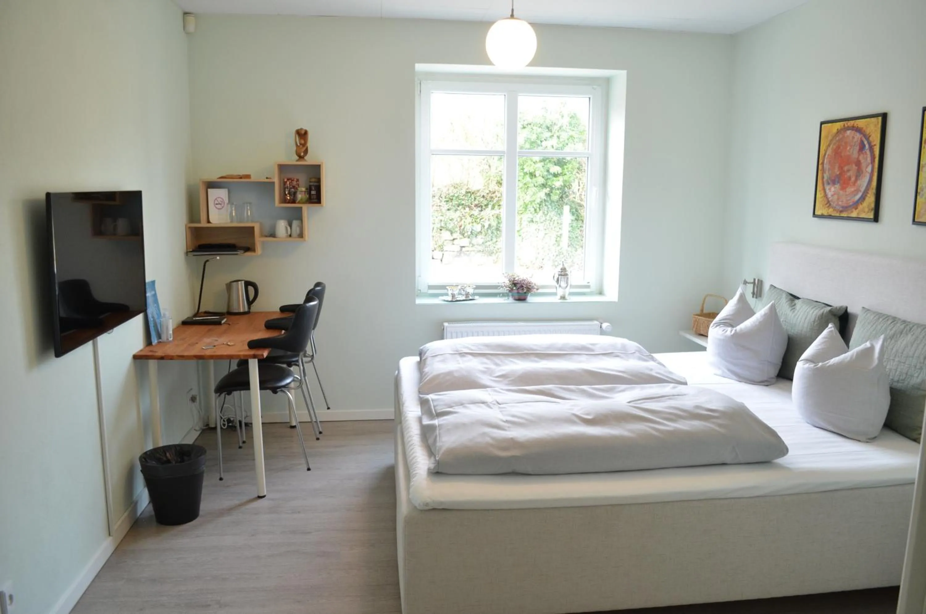 Photo of the whole room, Bed in Naturperlen