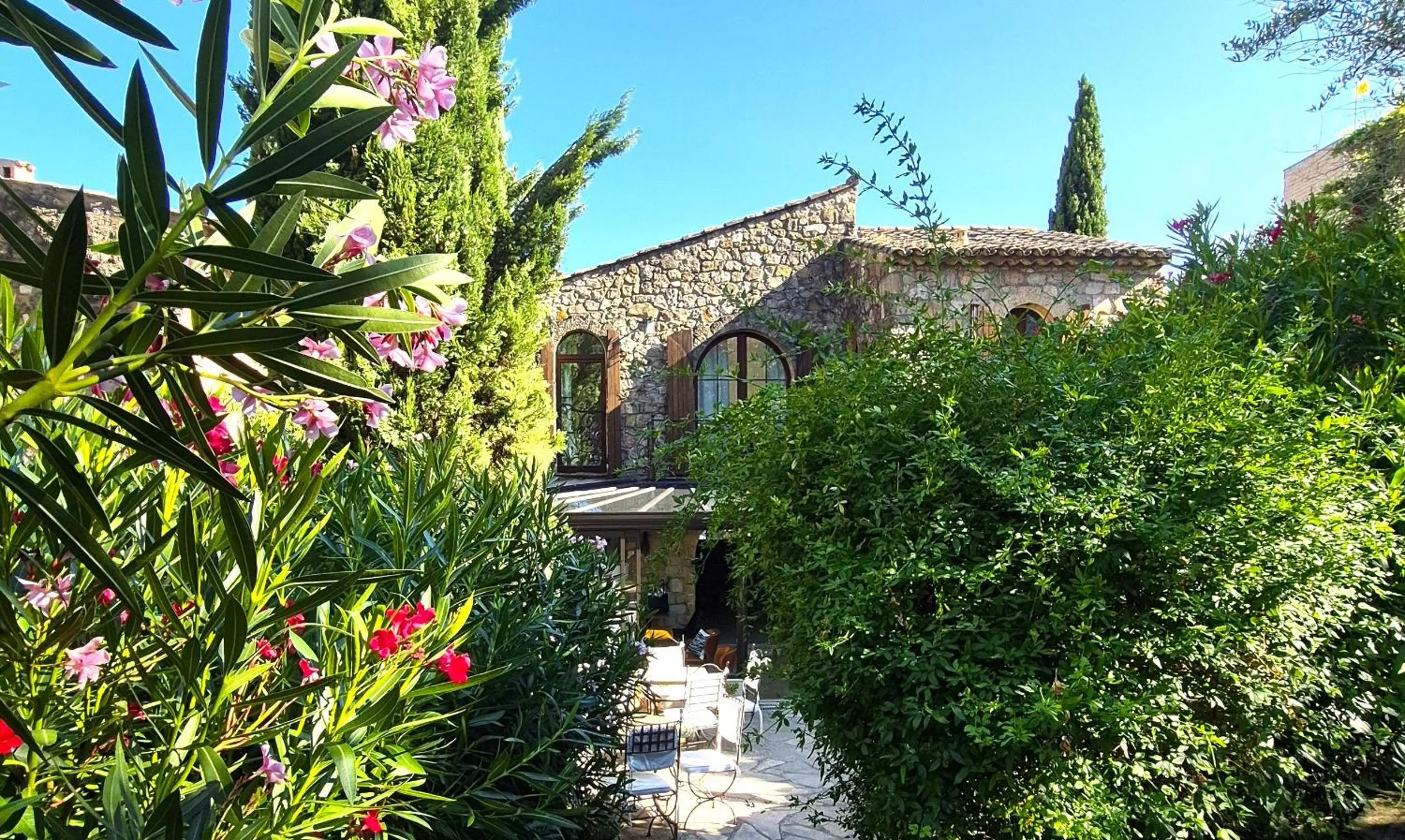 Property building in Villa Arca