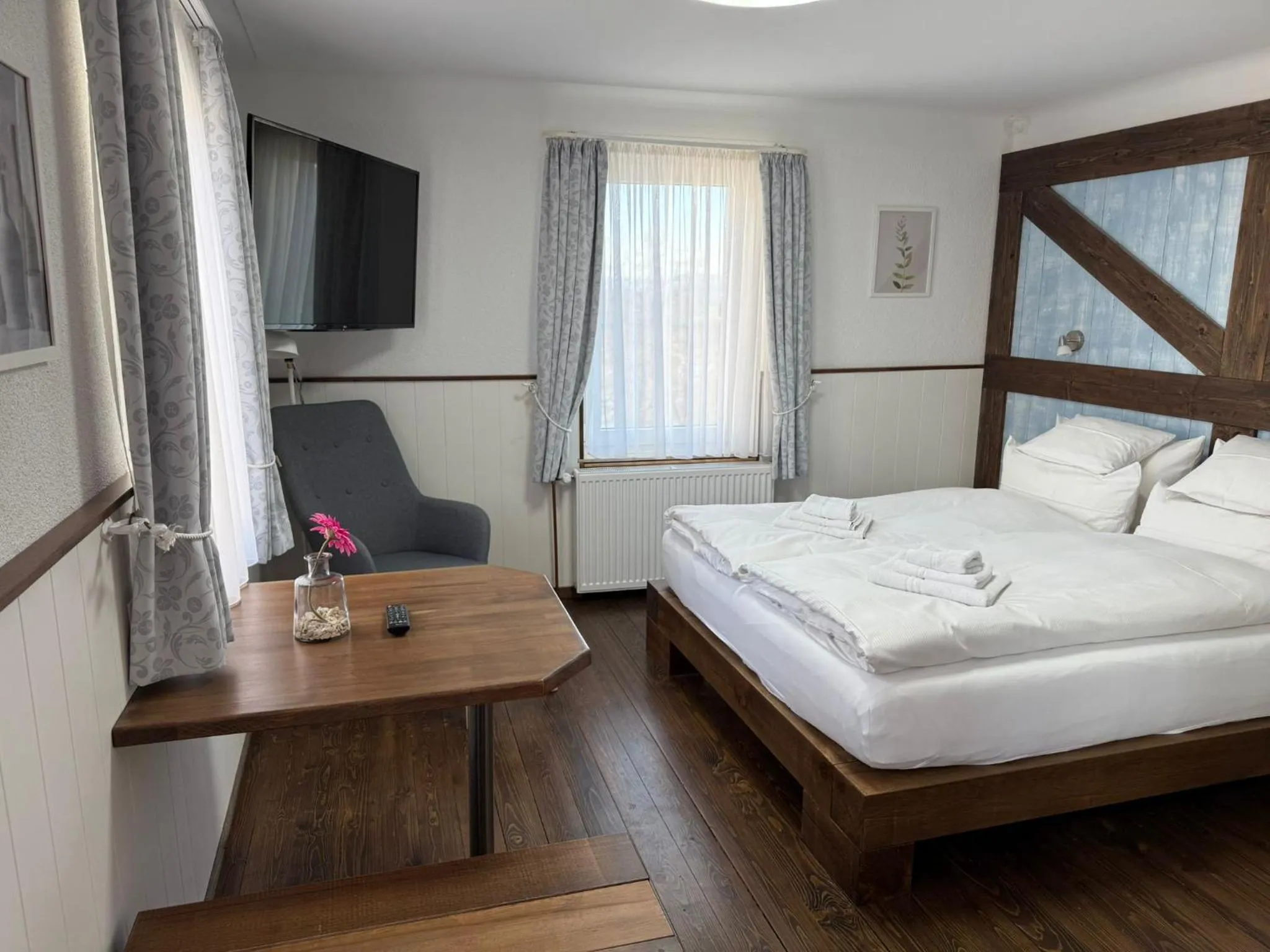 Bed in Hotel Schöne Aussicht renoviert