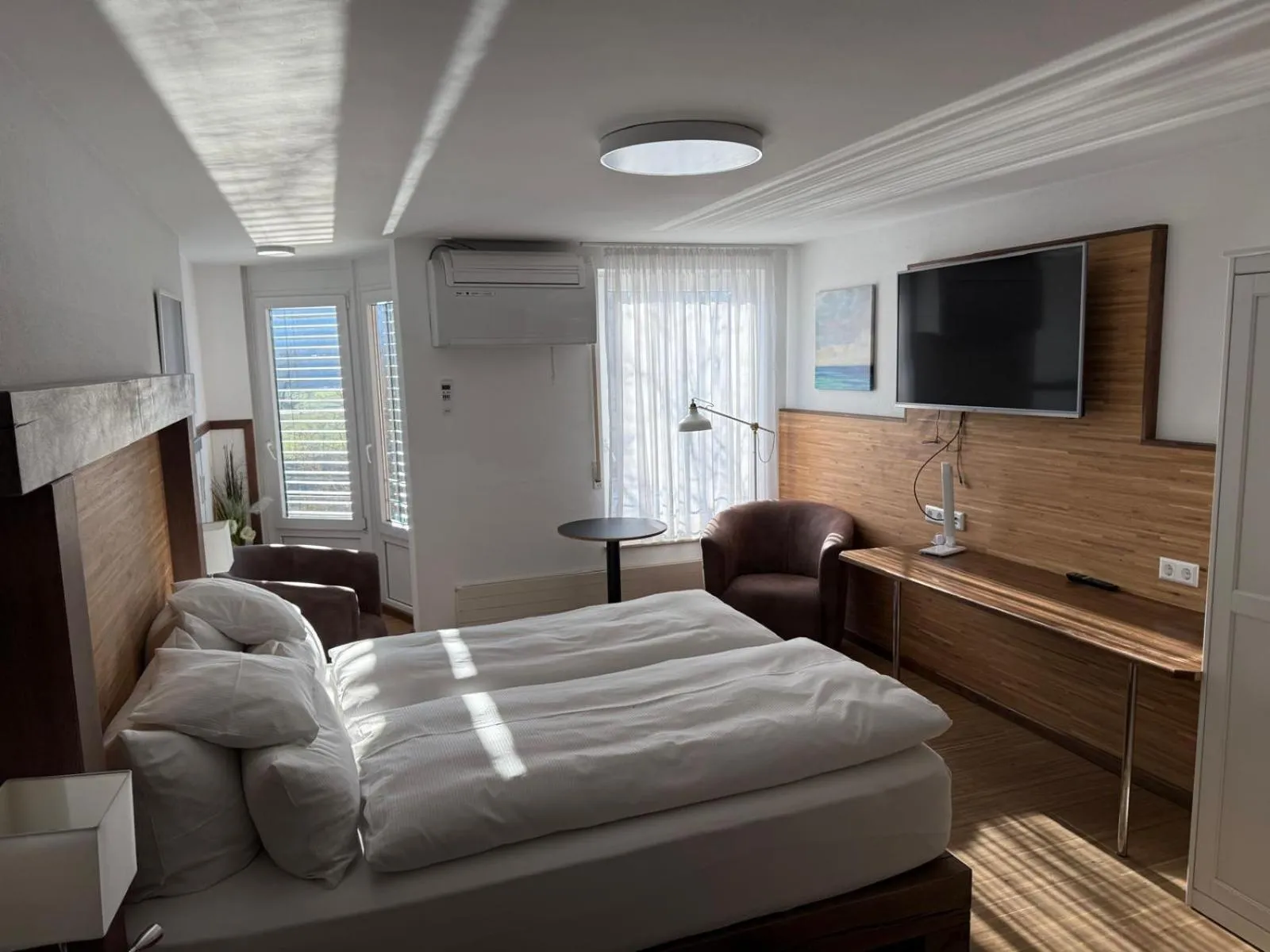 Bed in Hotel Schöne Aussicht renoviert