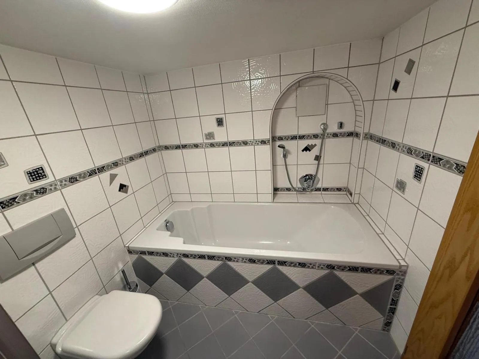 Hotel Schöne Aussicht renoviert