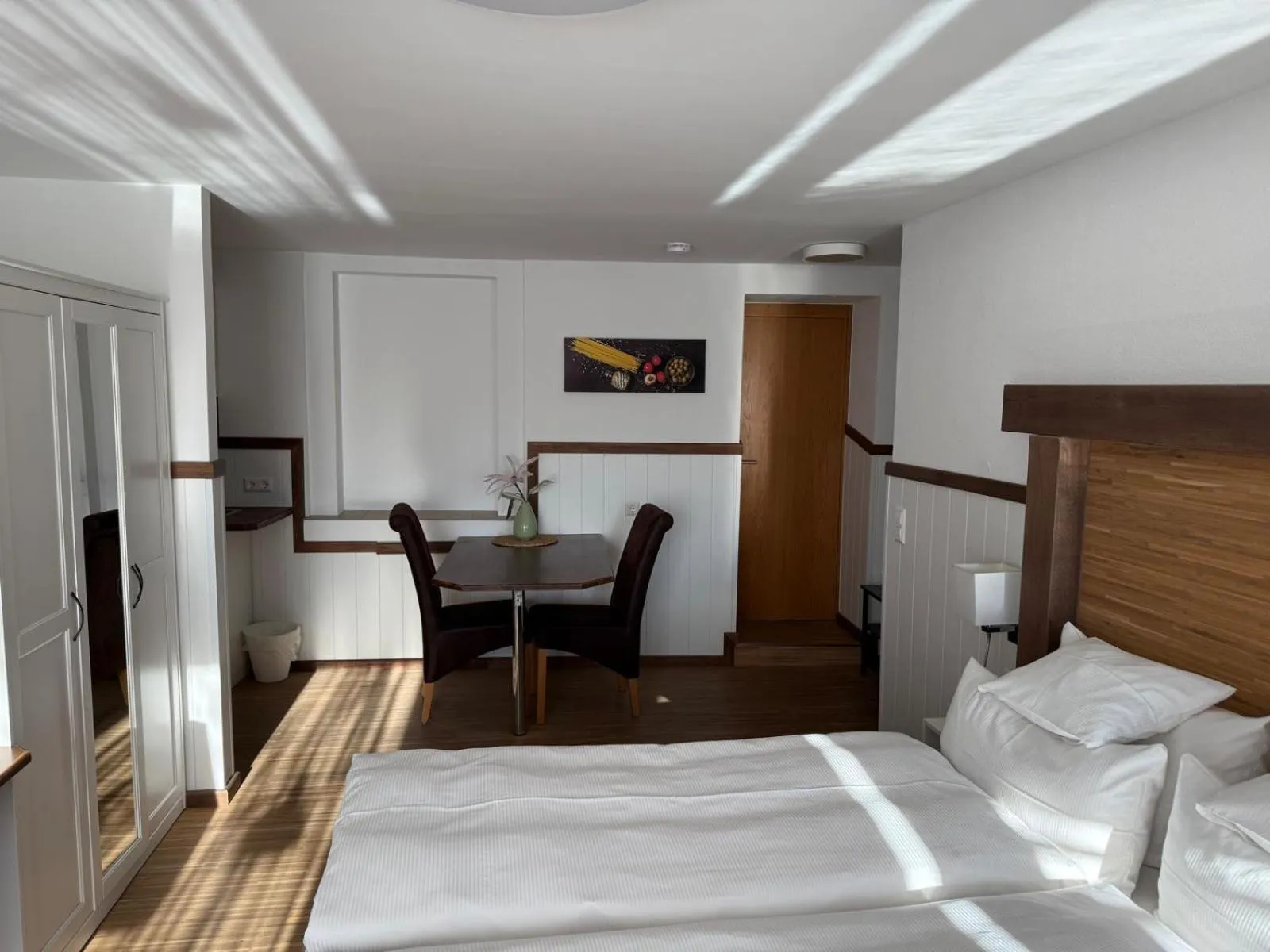 Bed in Hotel Schöne Aussicht renoviert