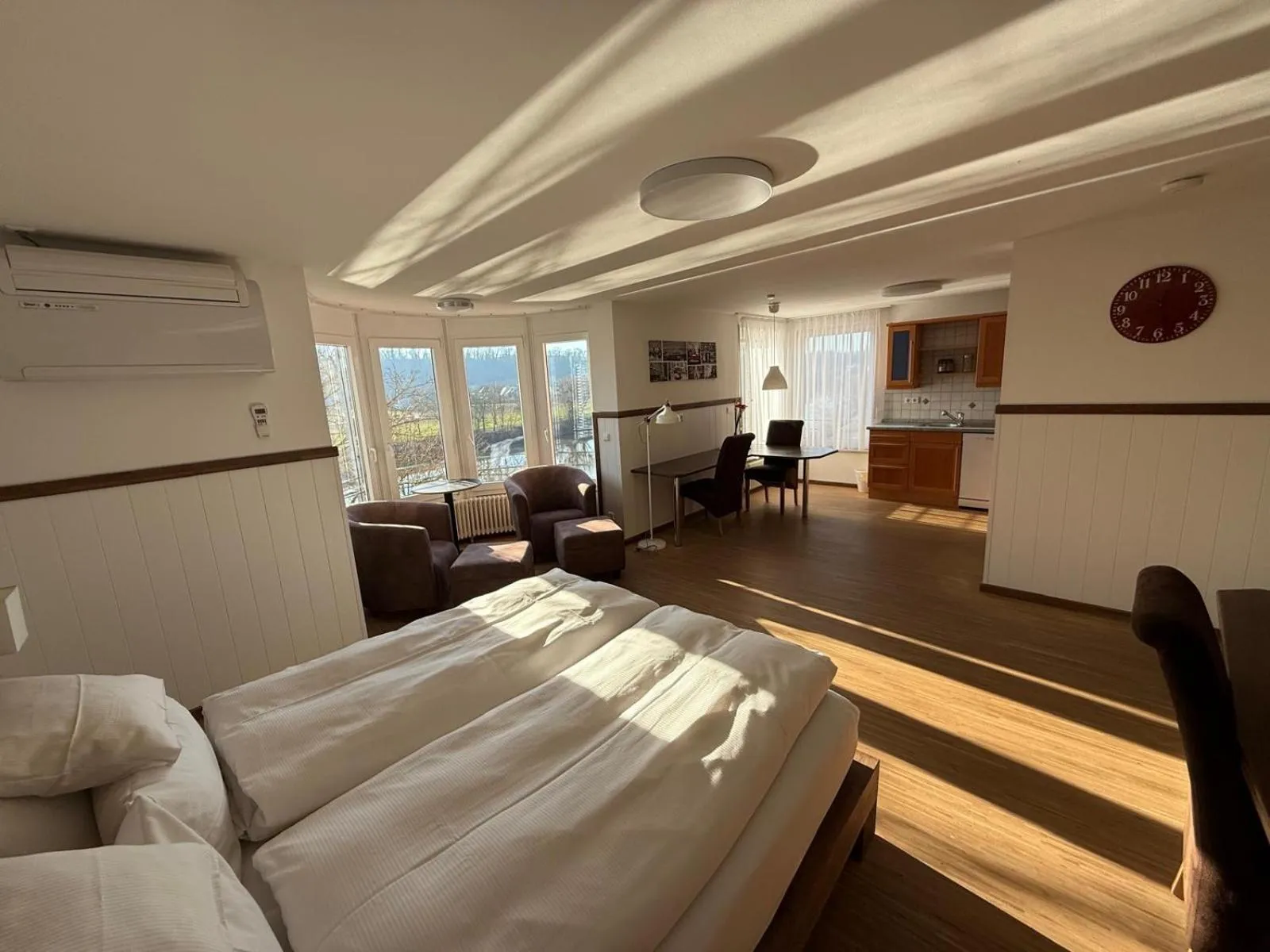 Bed in Hotel Schöne Aussicht renoviert