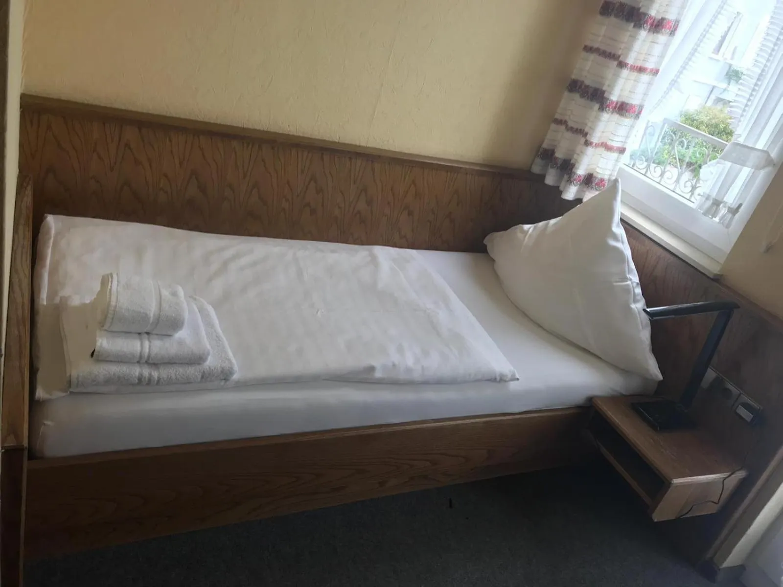 Bed in Hotel Schöne Aussicht renoviert