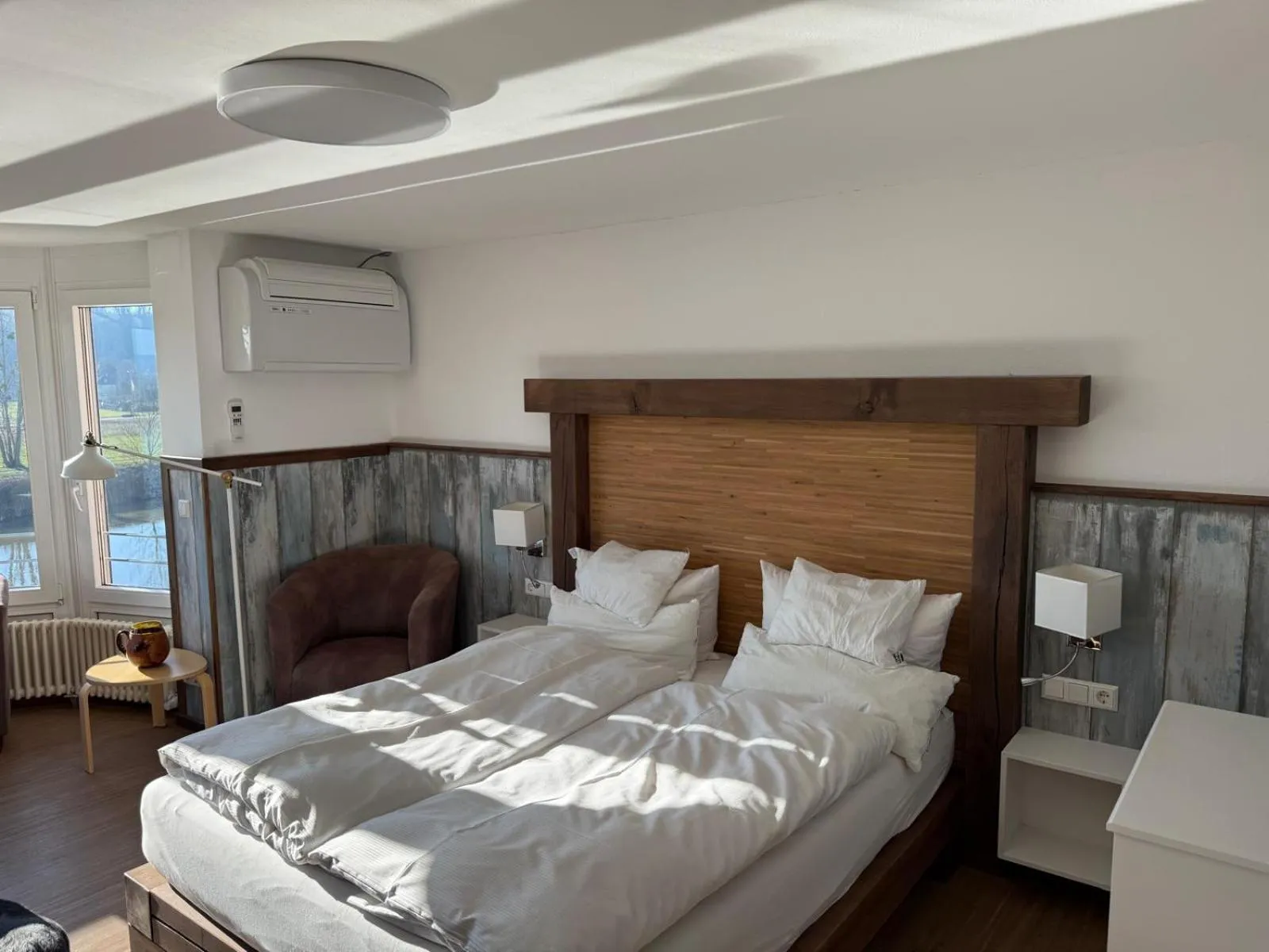 Bed in Hotel Schöne Aussicht renoviert