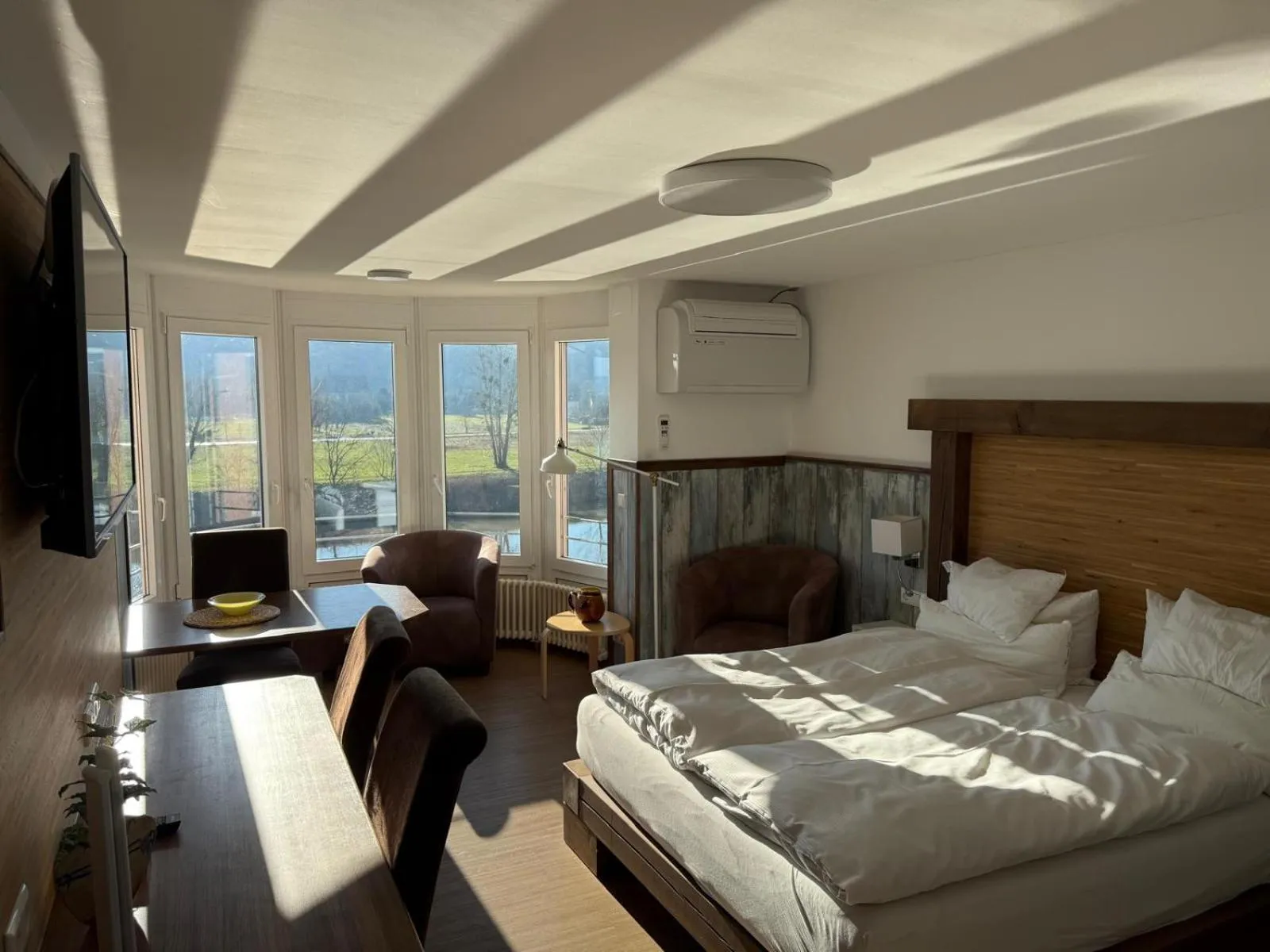 Bed in Hotel Schöne Aussicht renoviert