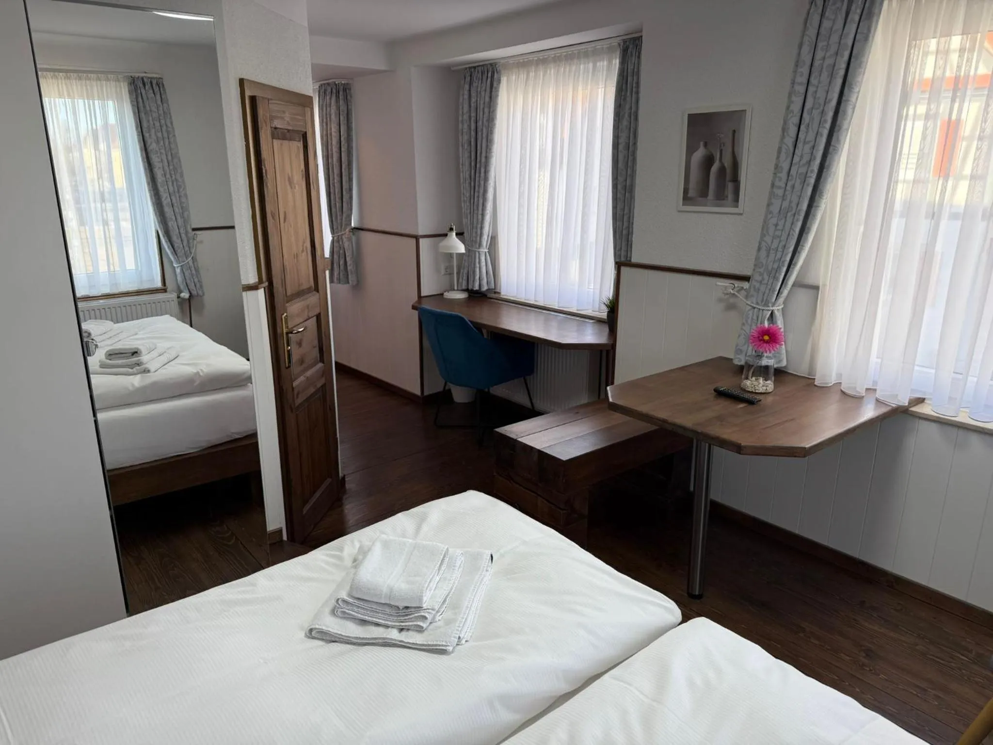 Bed in Hotel Schöne Aussicht renoviert