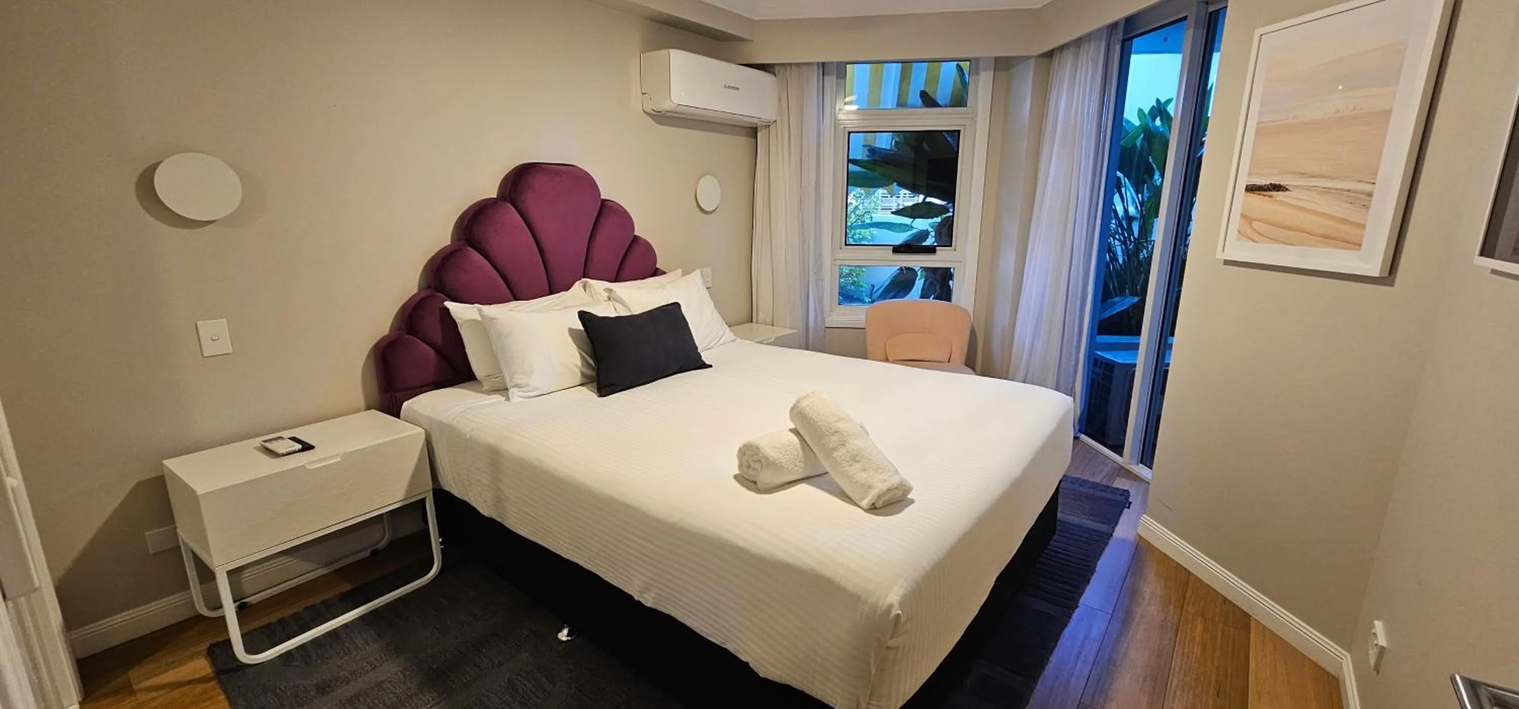 Bedroom, Bed in Broadbeach Holiday Apartments