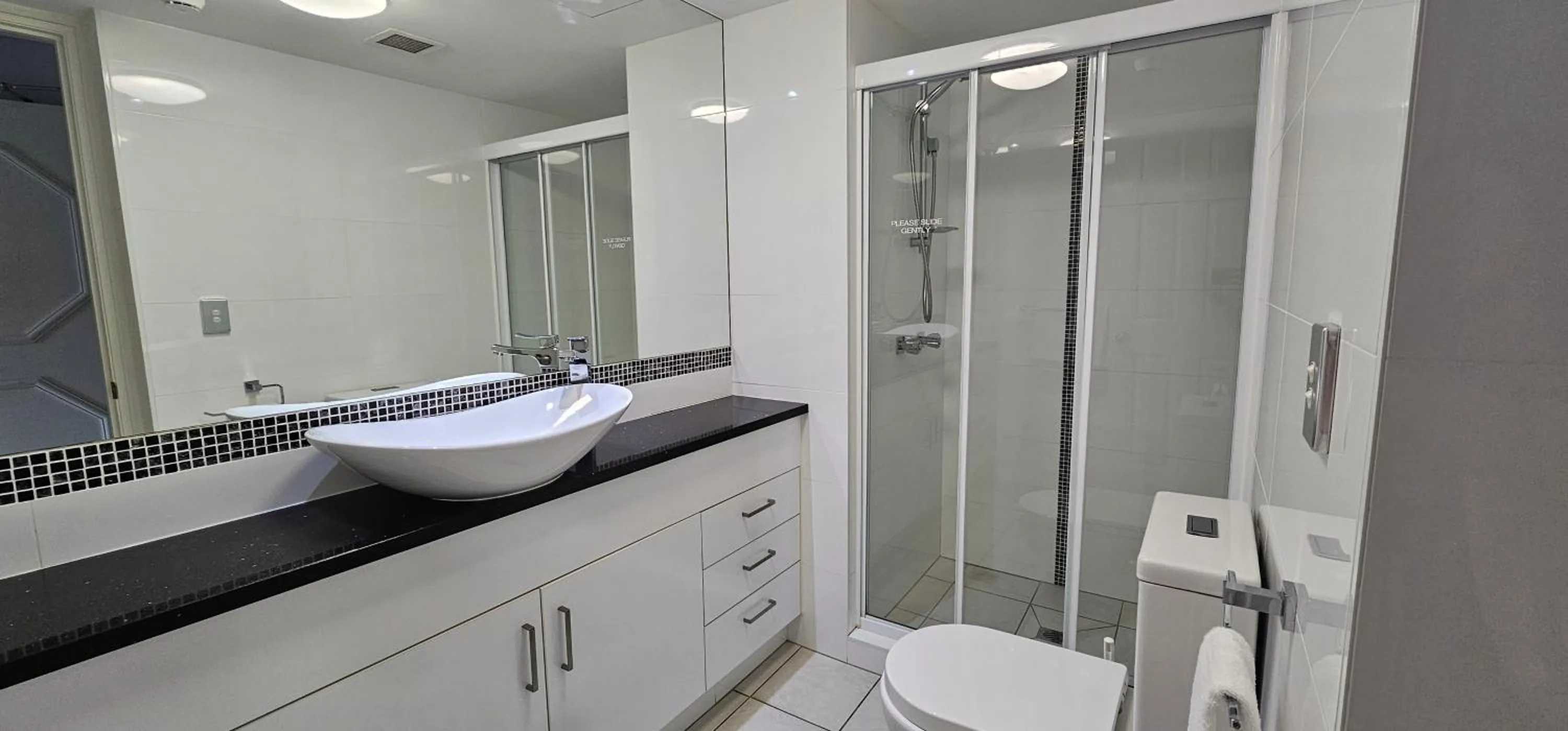 Bathroom in Broadbeach Holiday Apartments