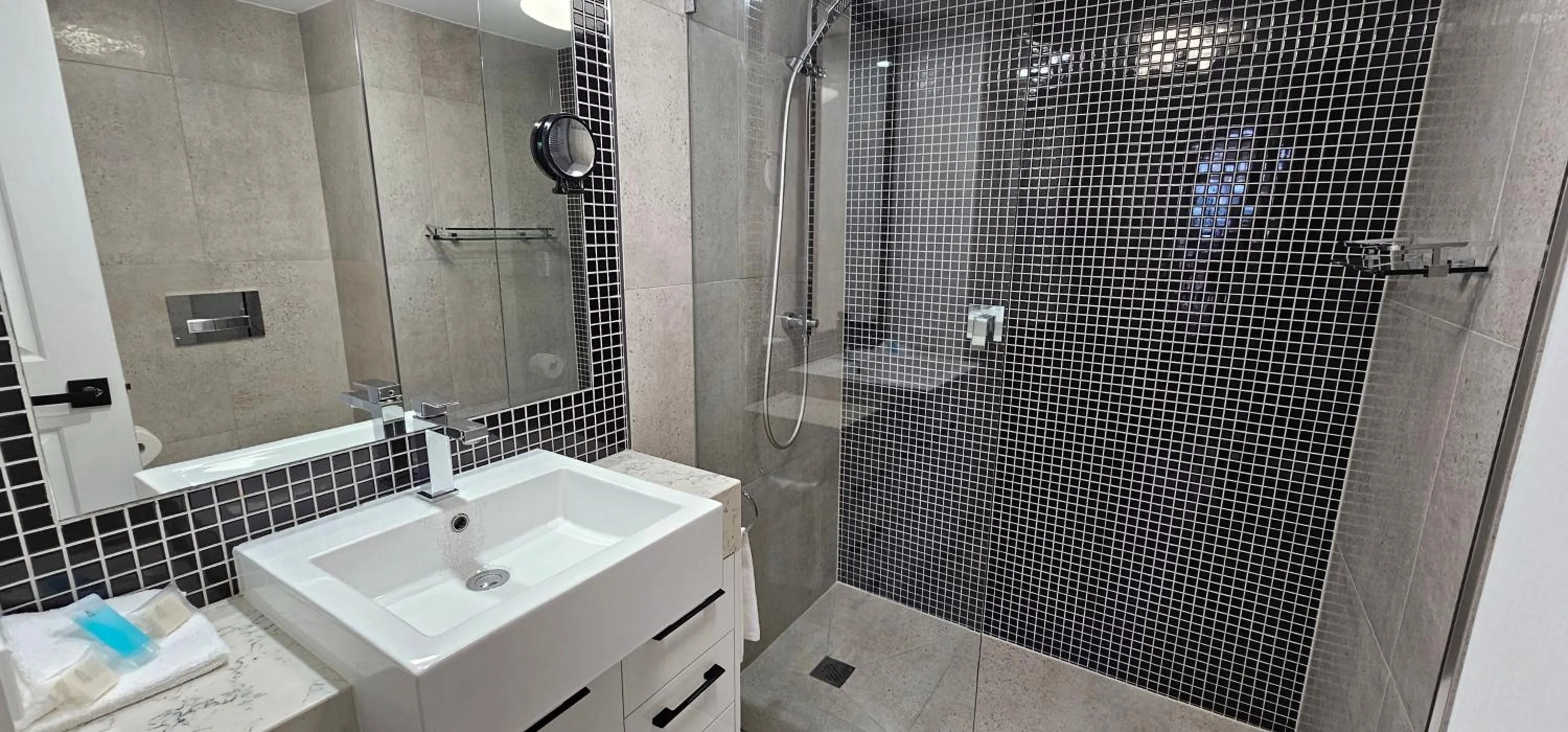 Bathroom in Broadbeach Holiday Apartments