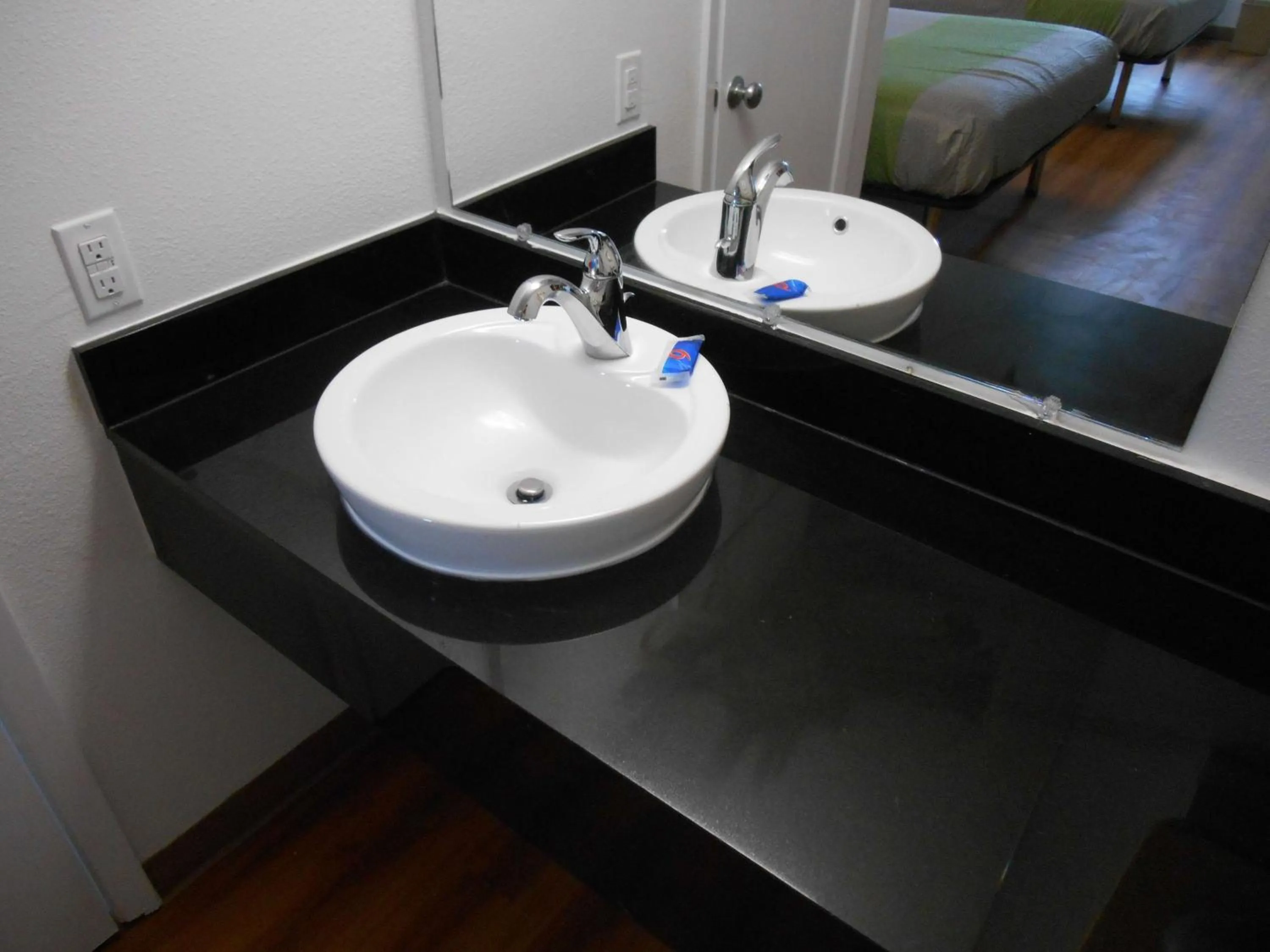 Photo of the whole room in Motel 6 Abilene, TX - East