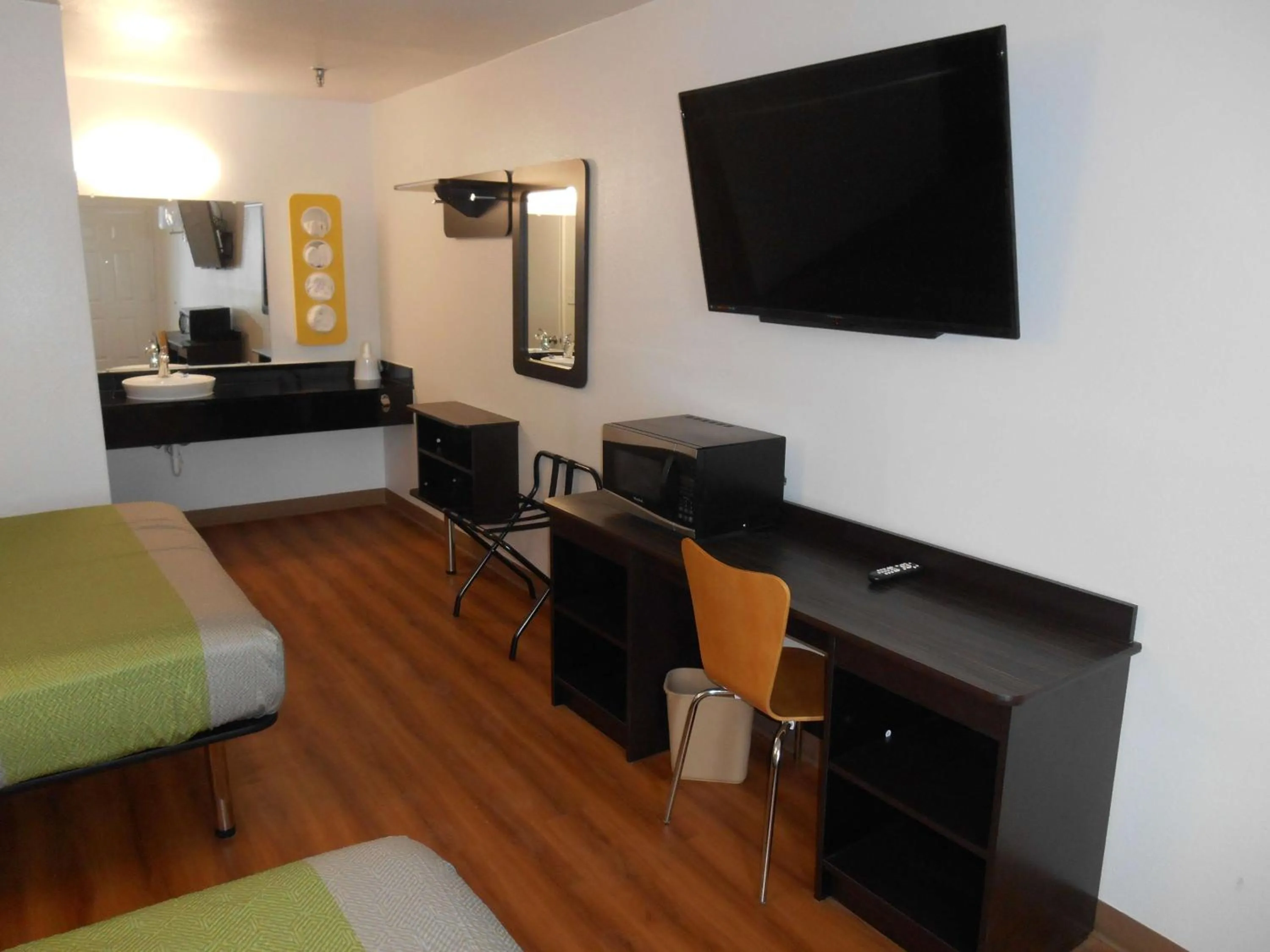 Photo of the whole room in Motel 6 Abilene, TX - East