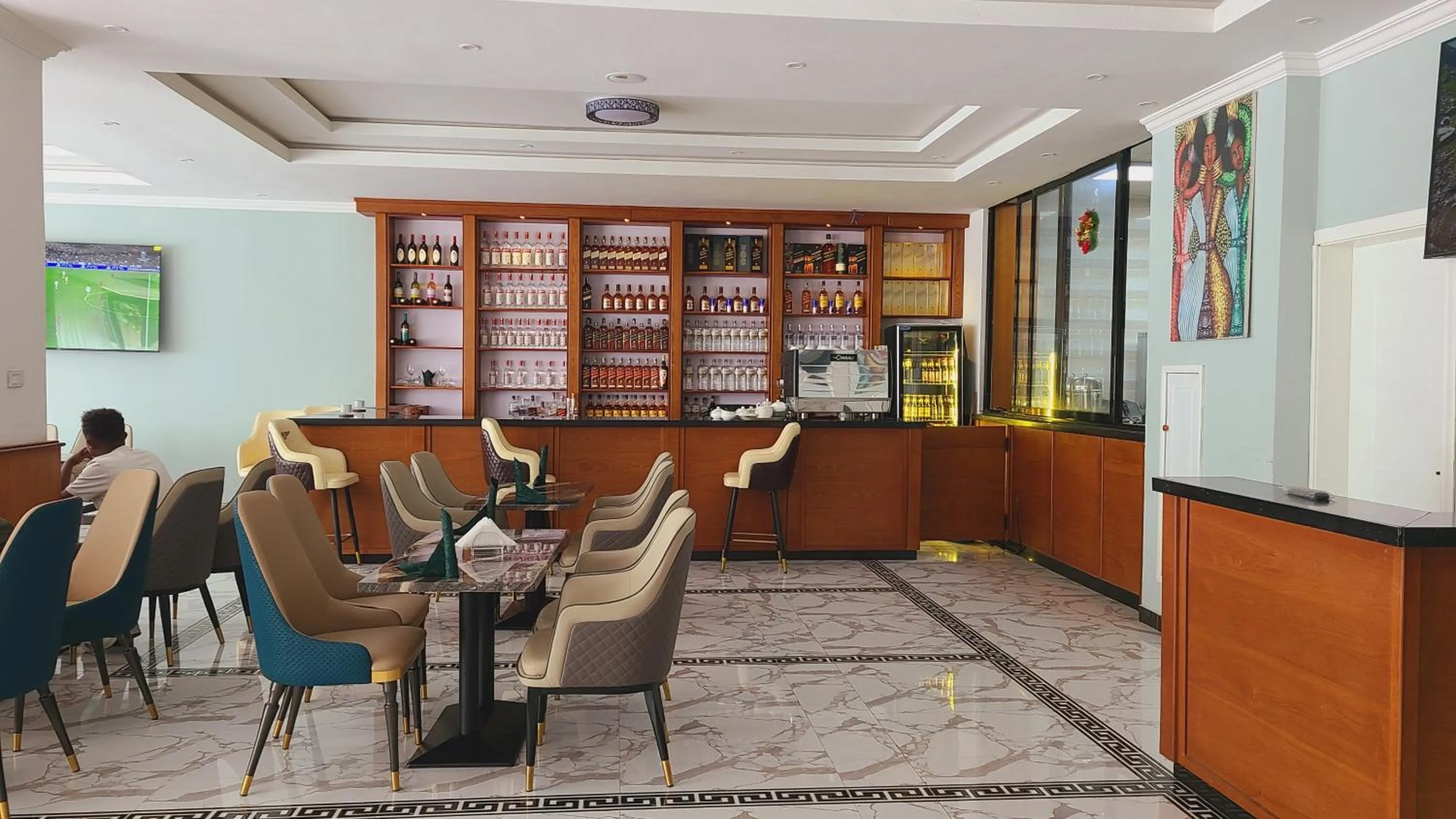 Restaurant/places to eat in Nahusenay hotel