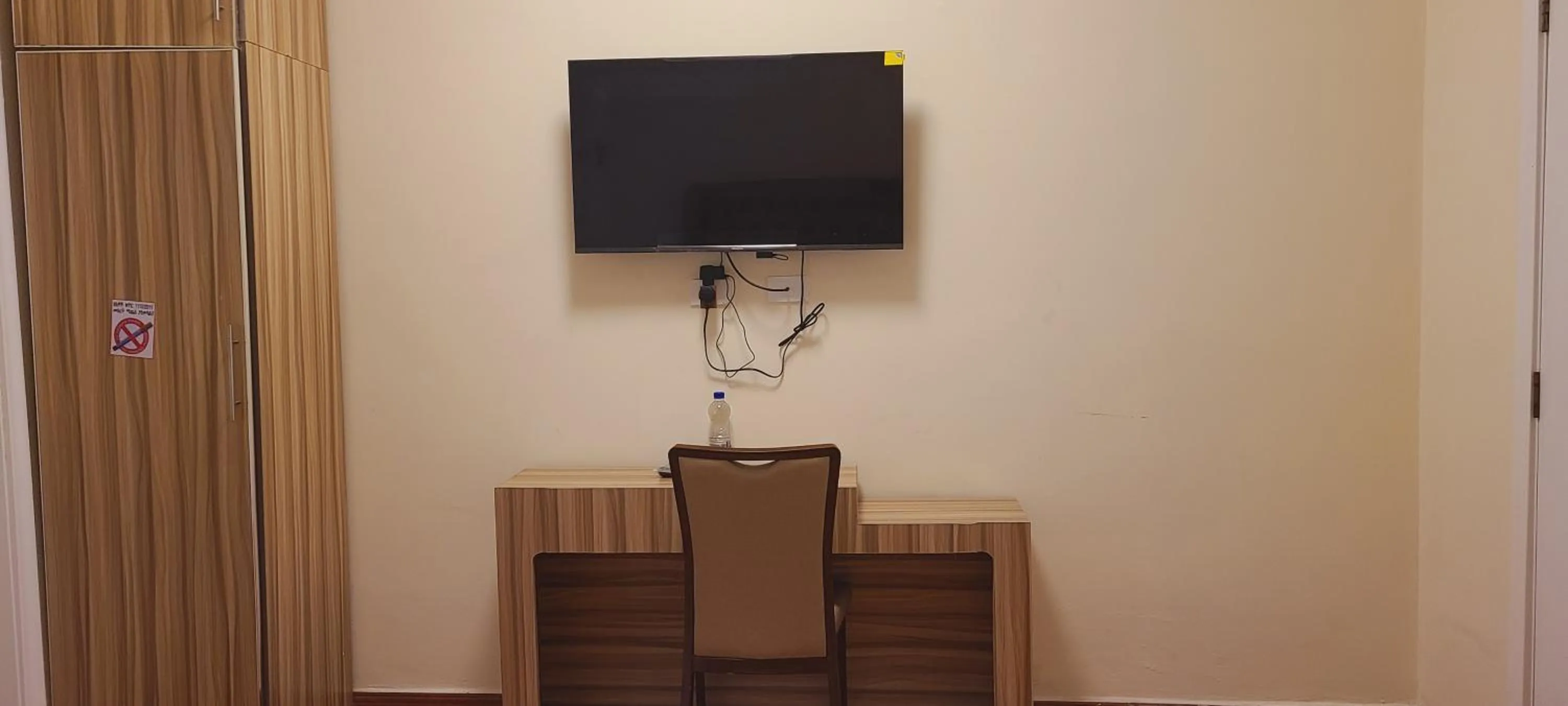 TV and multimedia in Nahusenay hotel